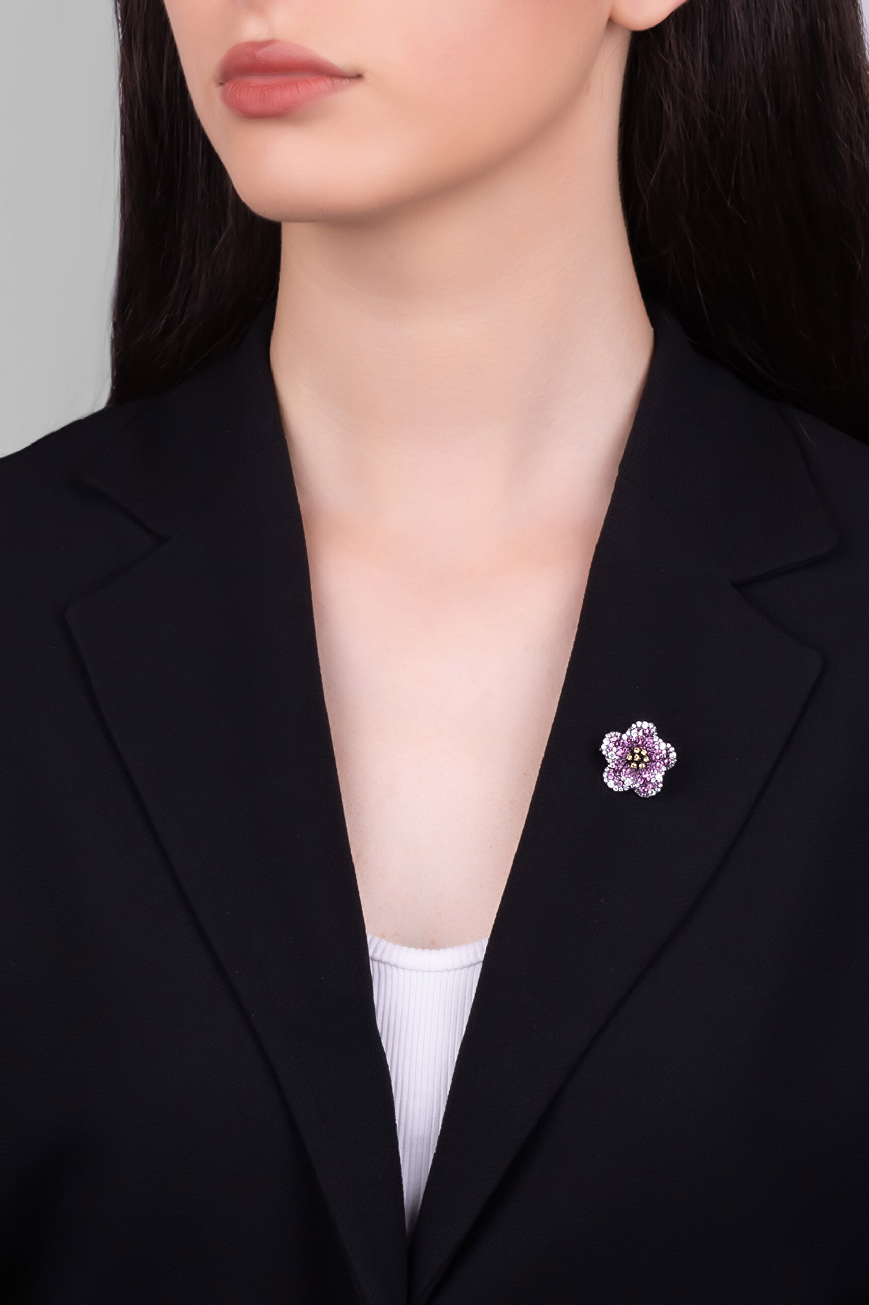 ⁠ Kamelya Siyah Rodyum Kaplama Gümüş Broş_2}