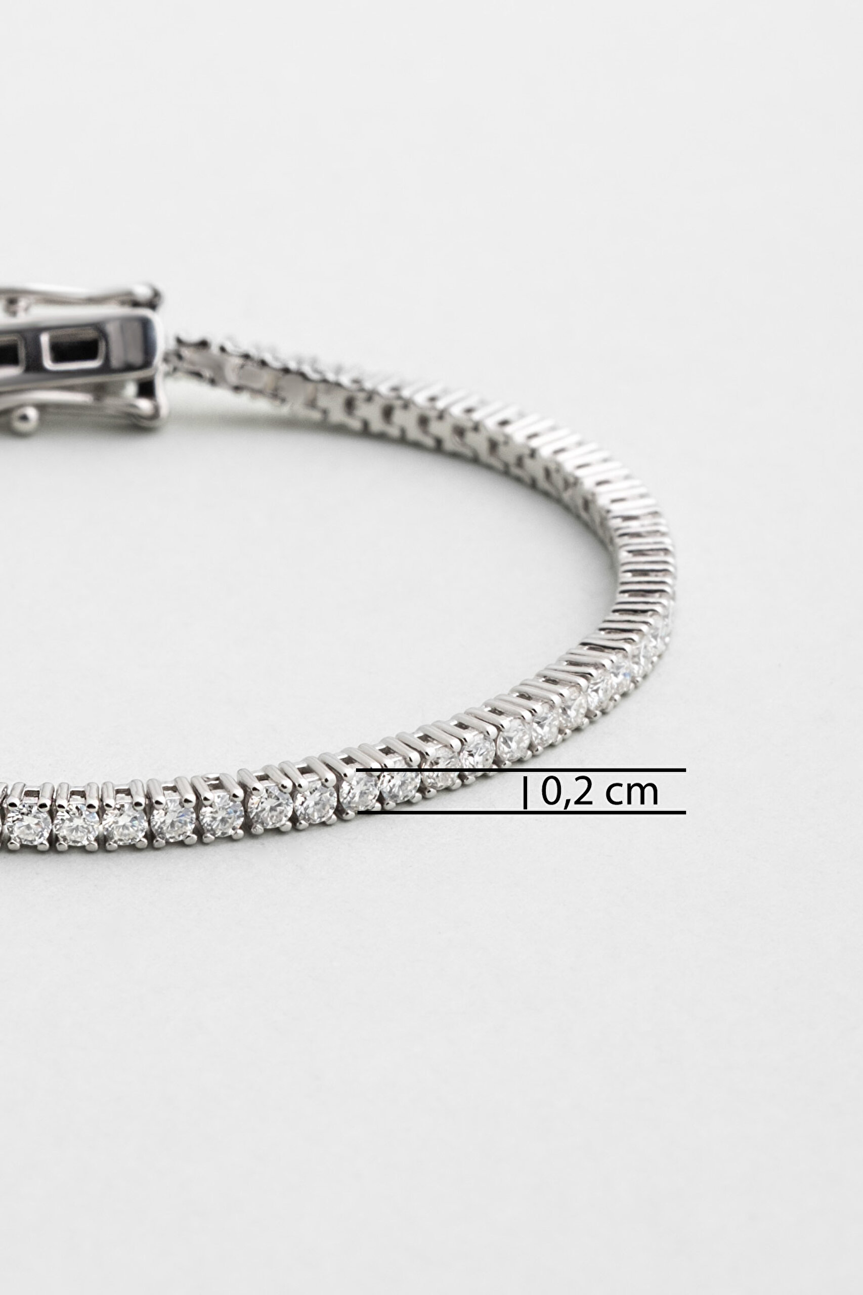 ⁠ Mozanit Şıklığı 18 Ayar Beyaz Altın Kaplama 19 Cm Gümüş Su Yolu Bileklik_2}