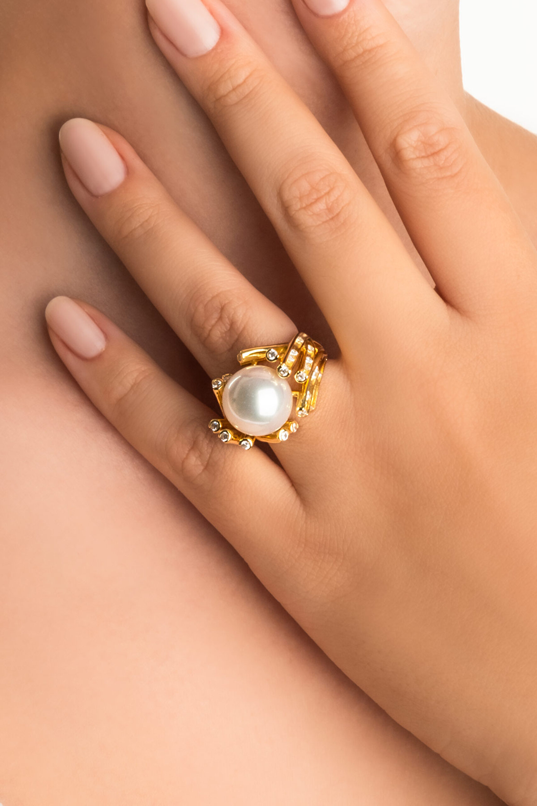 ⁠ Sofistike İnci 18 Ayar Sarı Altın Kaplama Gümüş Tasarım Yüzük_1}