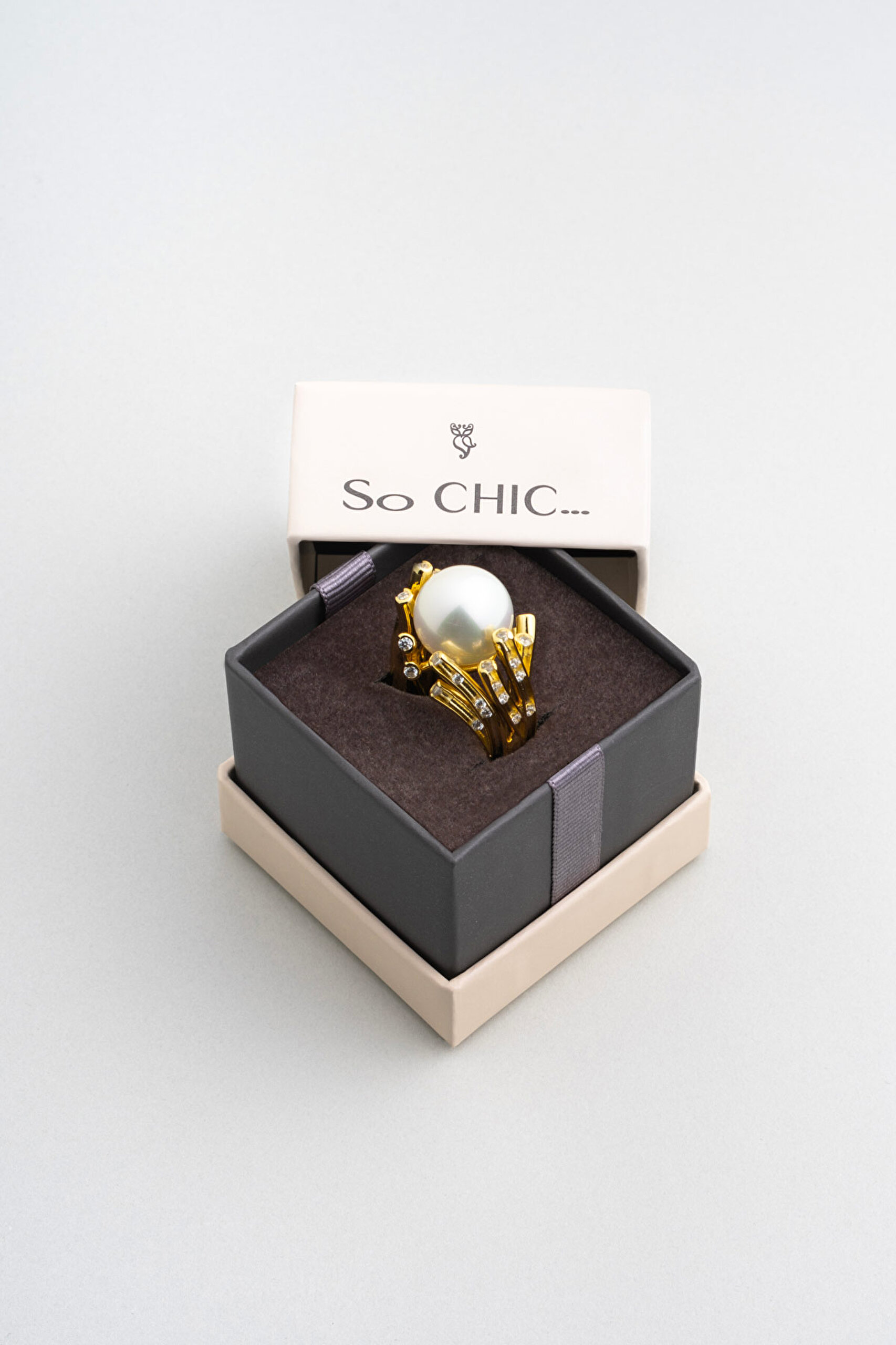 ⁠ Sofistike İnci 18 Ayar Sarı Altın Kaplama Gümüş Tasarım Yüzük_4}