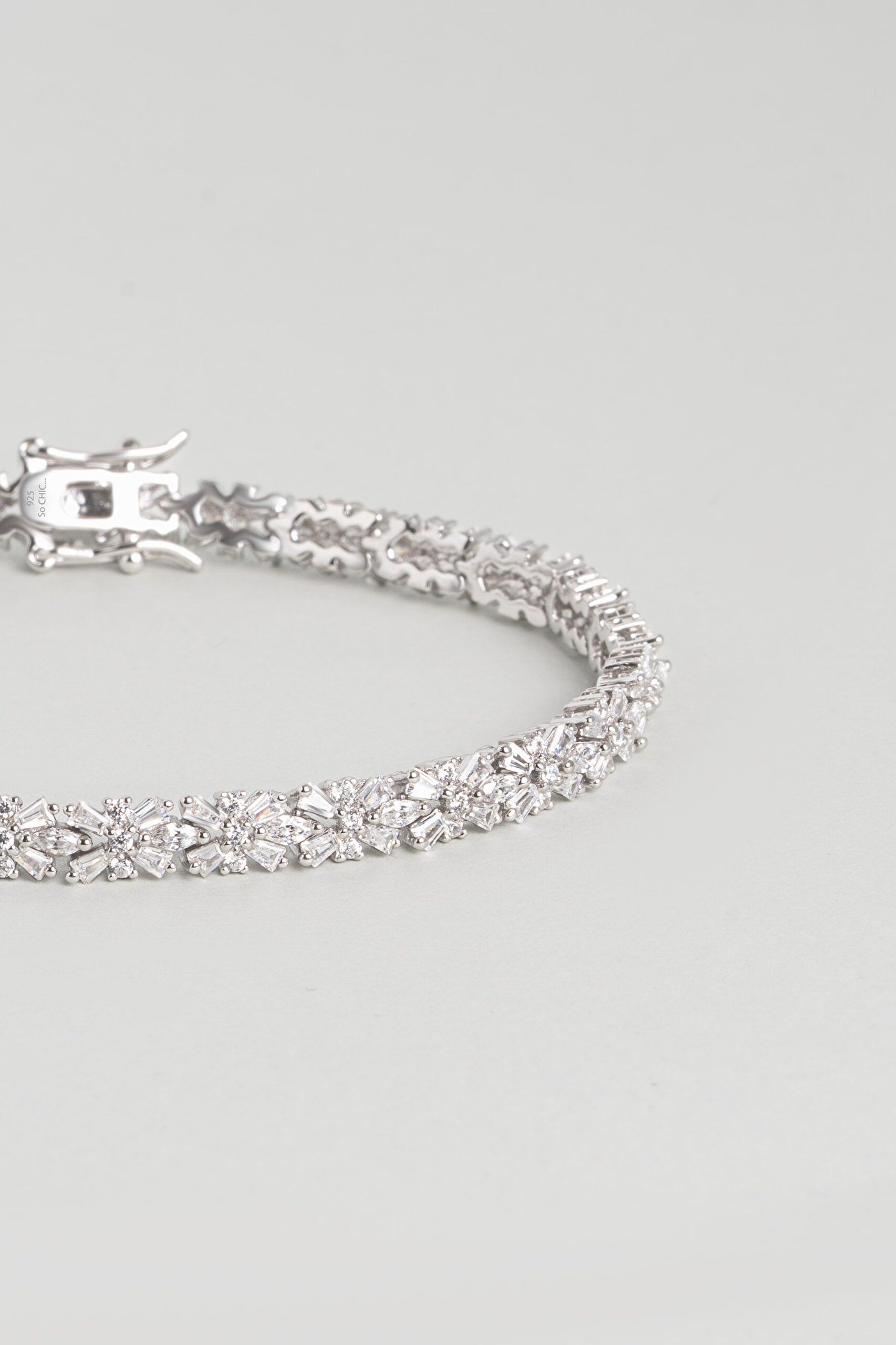 Camellia 18 Ayar Beyaz Altın Kaplama Gümüş Tasarım Bileklik - 4