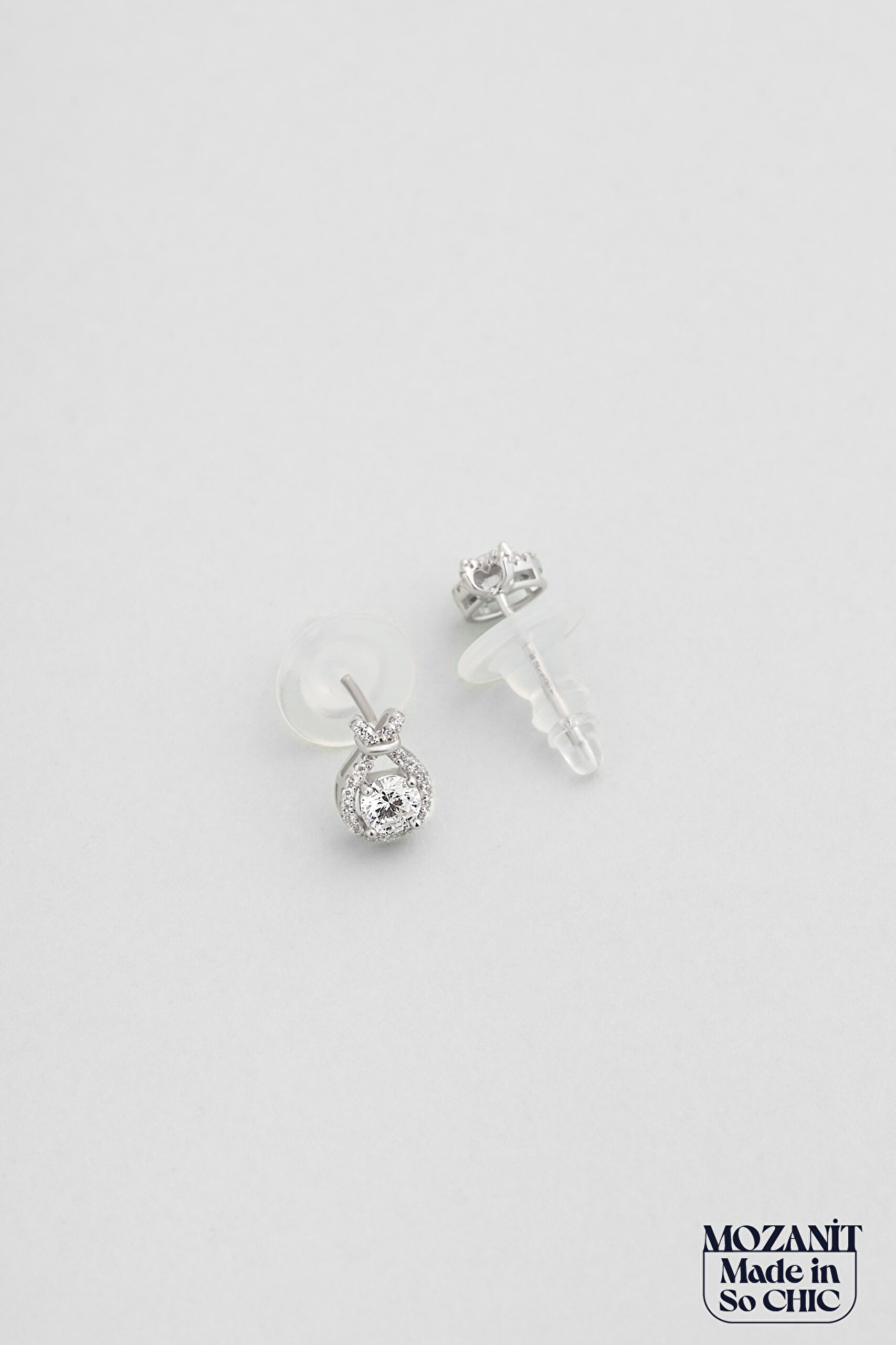 ⁠ Parıltılı Mozanit 18 Ayar Beyaz Altın Kaplama Gümüş Küpe_0}