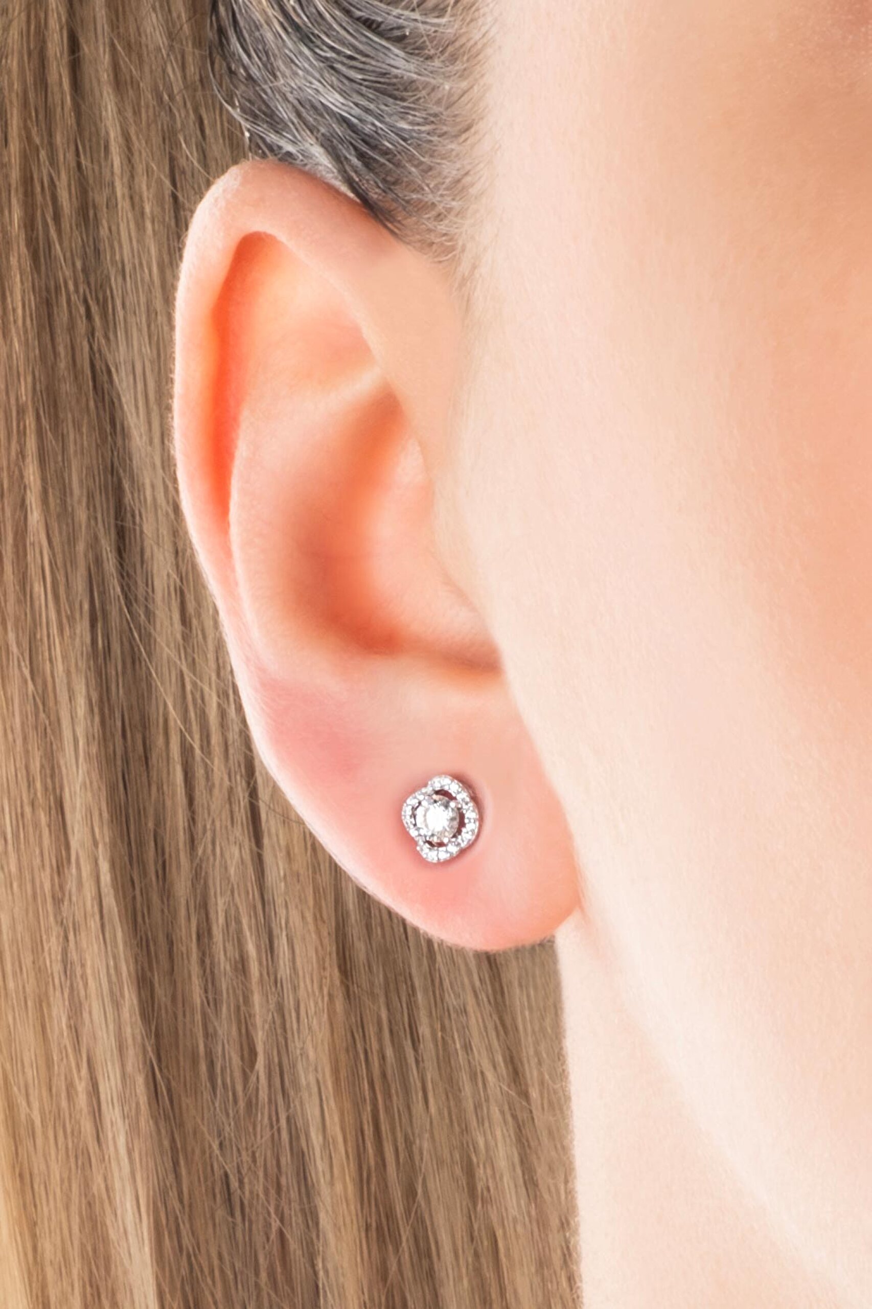 ⁠ Mozanit Tutkusu 18 Ayar Beyaz Altın Kaplama Gümüş Küpe_1}