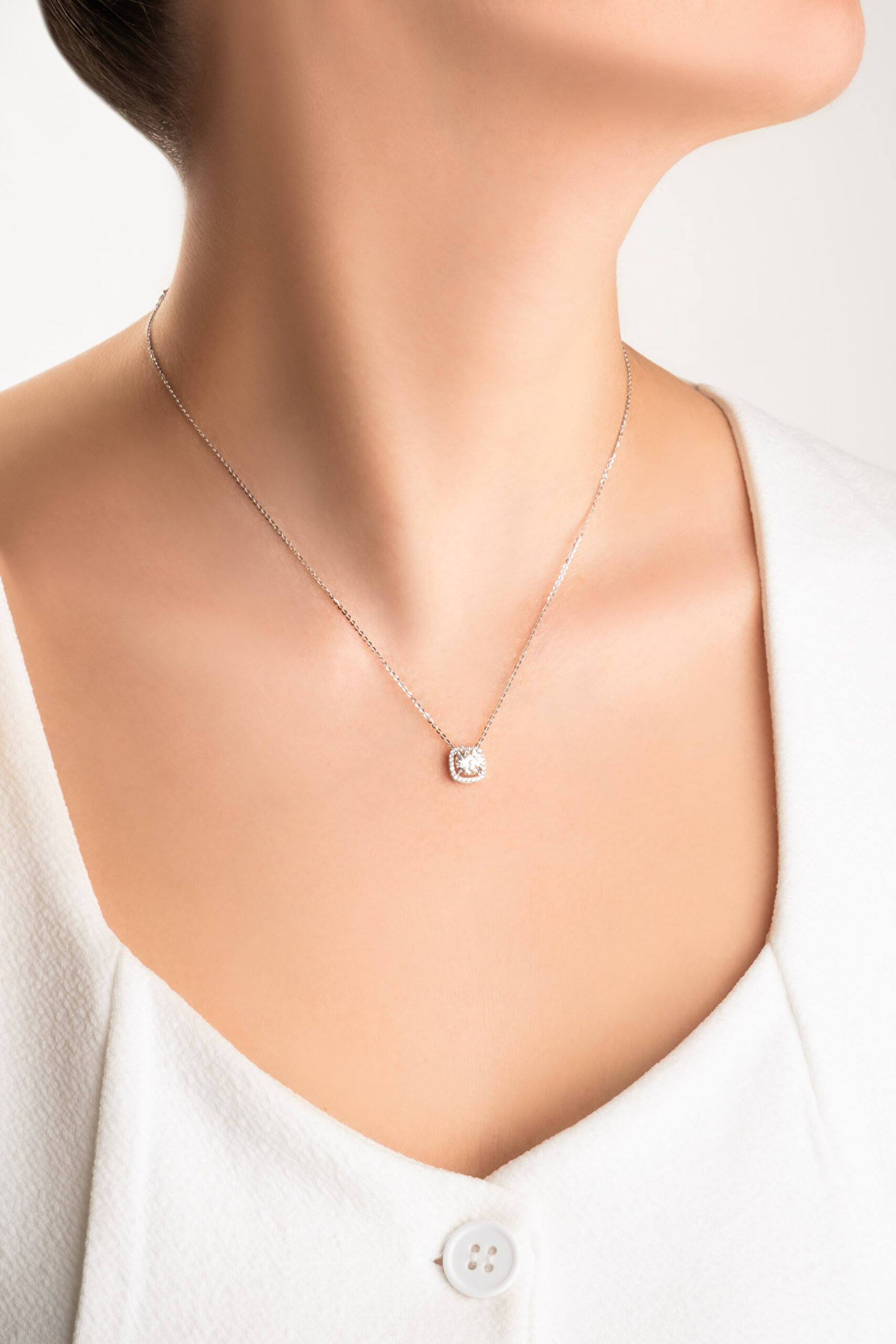 ⁠ Mozanit Tutkusu 18 Ayar Beyaz Altın Kaplama 44 Cm Gümüş Kolye_3}