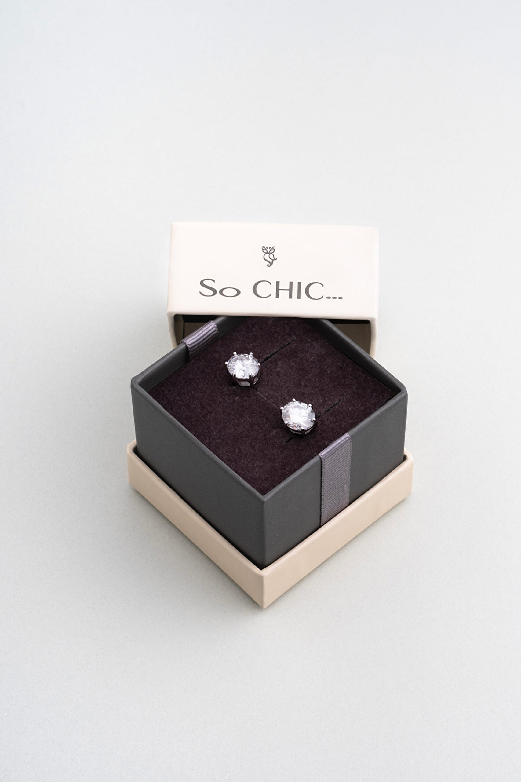 ⁠ Mozanit Esintisi 18 Ayar Beyaz Altın Kaplama Gümüş Tektaş Küpe_5}