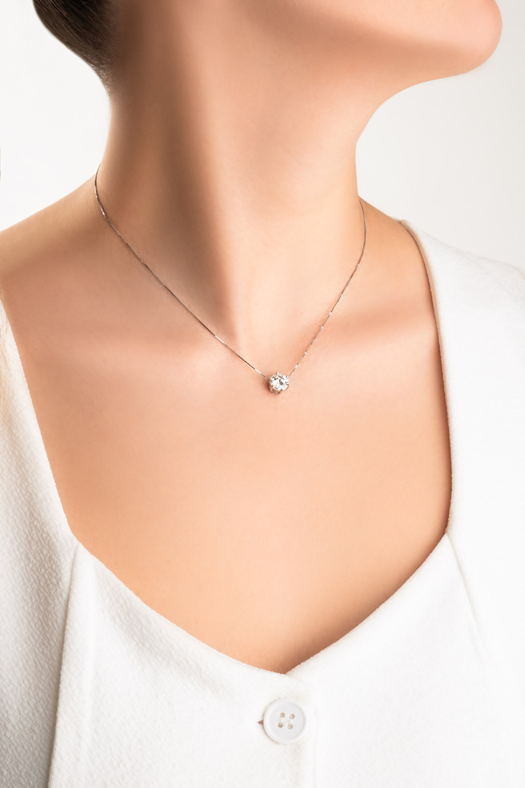 ⁠ Mozanit Esintisi 18 Ayar Beyaz Altın Kaplama 43 Cm Gümüş Tektaş Kolye_3}