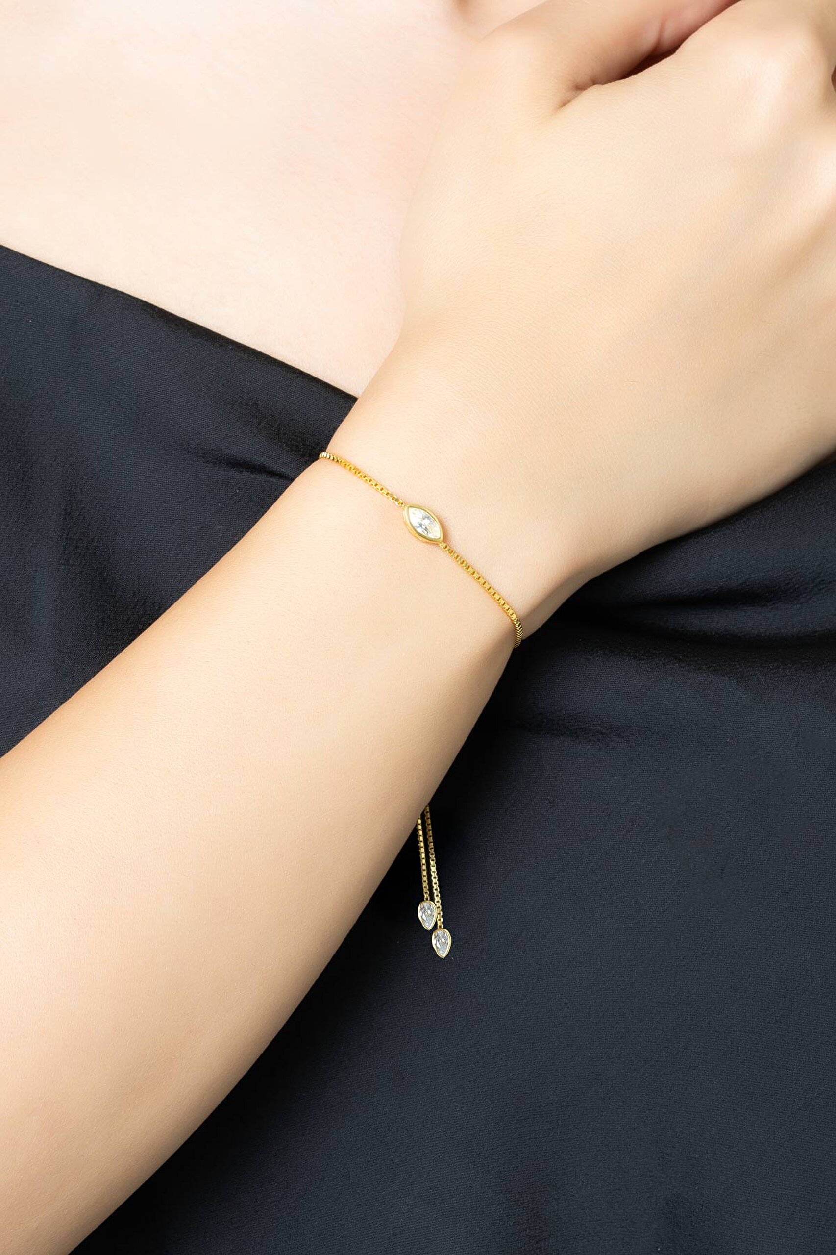 ⁠ Vera 18 Ayar Sarı Altın Kaplama Ayarlanabilir Gümüş Bileklik_1}