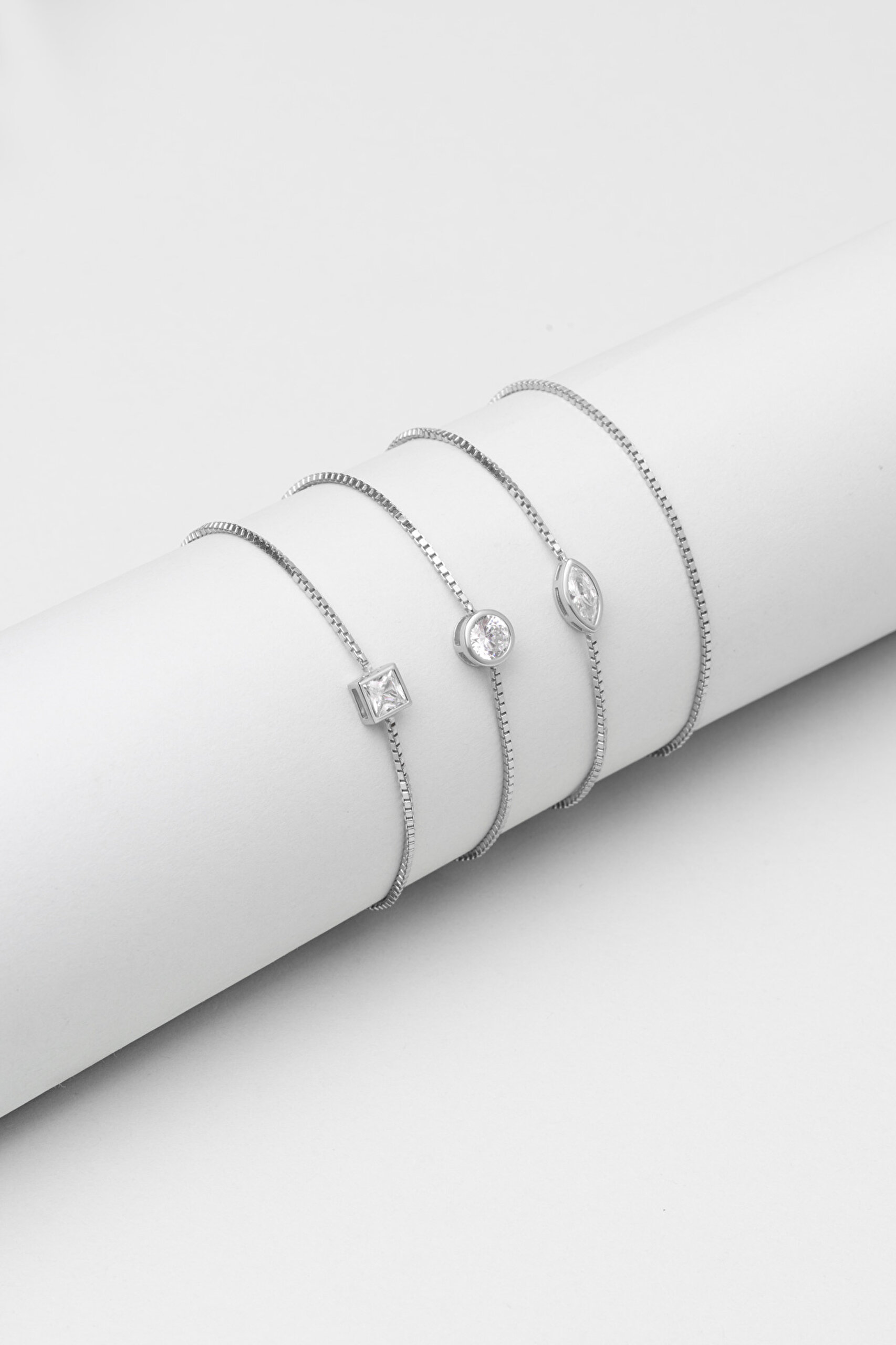 ⁠ Noa 18 Ayar Beyaz Altın Kaplama Ayarlanabilir Gümüş Bileklik_5}