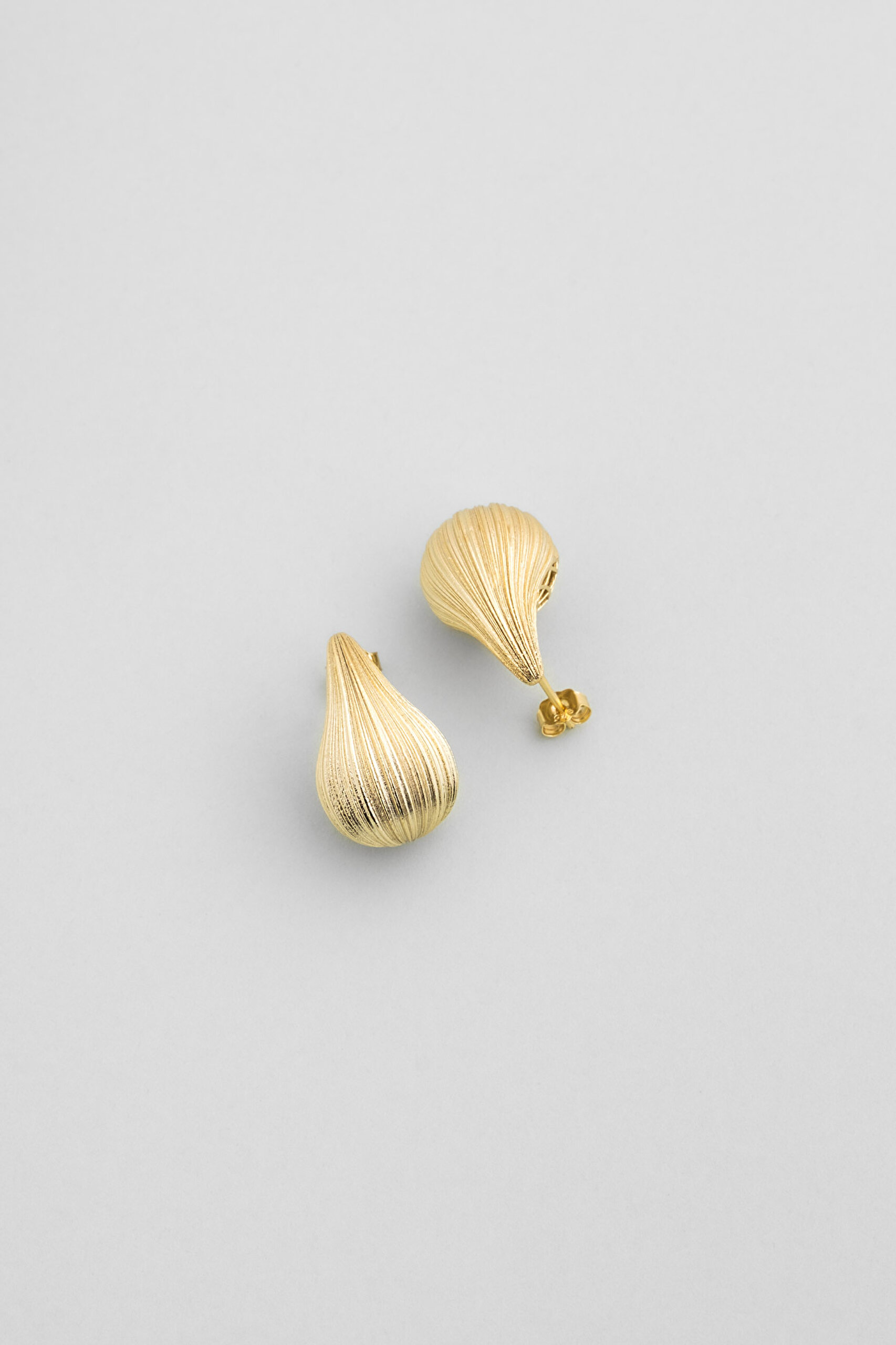 ⁠ Mirena Damla 18 Ayar Sarı Altın Kaplama Gümüş Küpe_0}