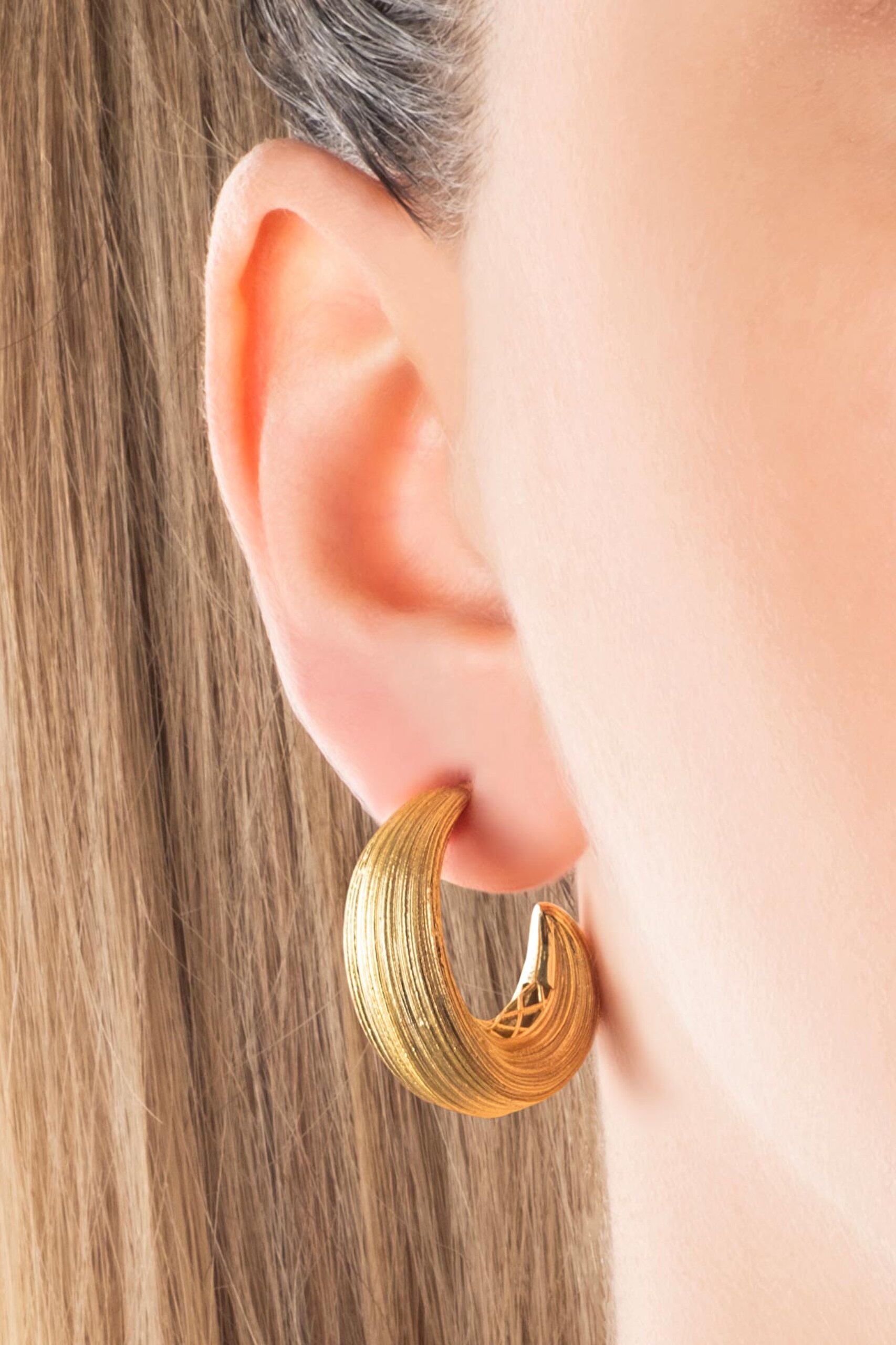 ⁠ Nova Rüzgarı 18 Ayar Sarı Altın Kaplama Gümüş Küpe_1}