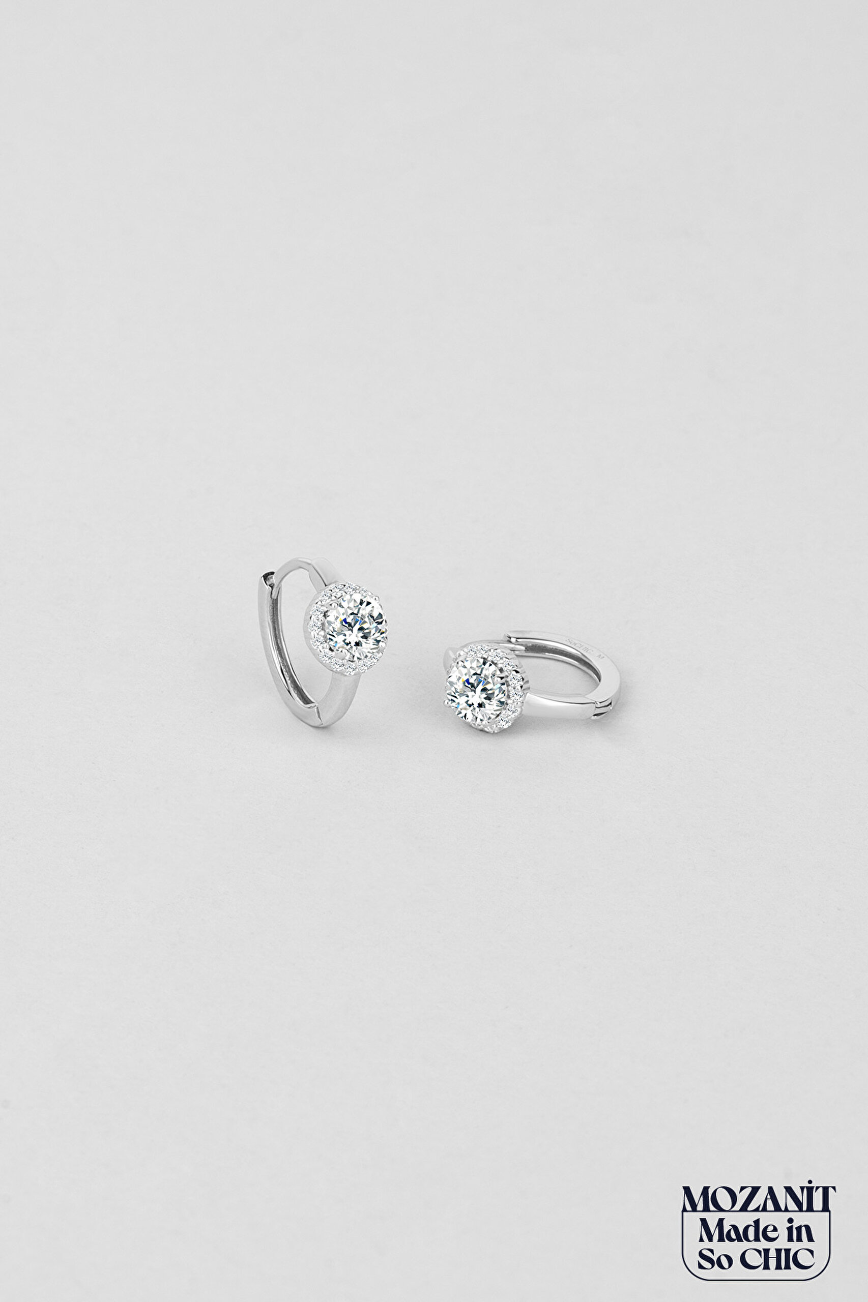 ⁠ Mozanit Dansı 18 Ayar Beyaz Altın Kaplama Gümüş Küpe_0}