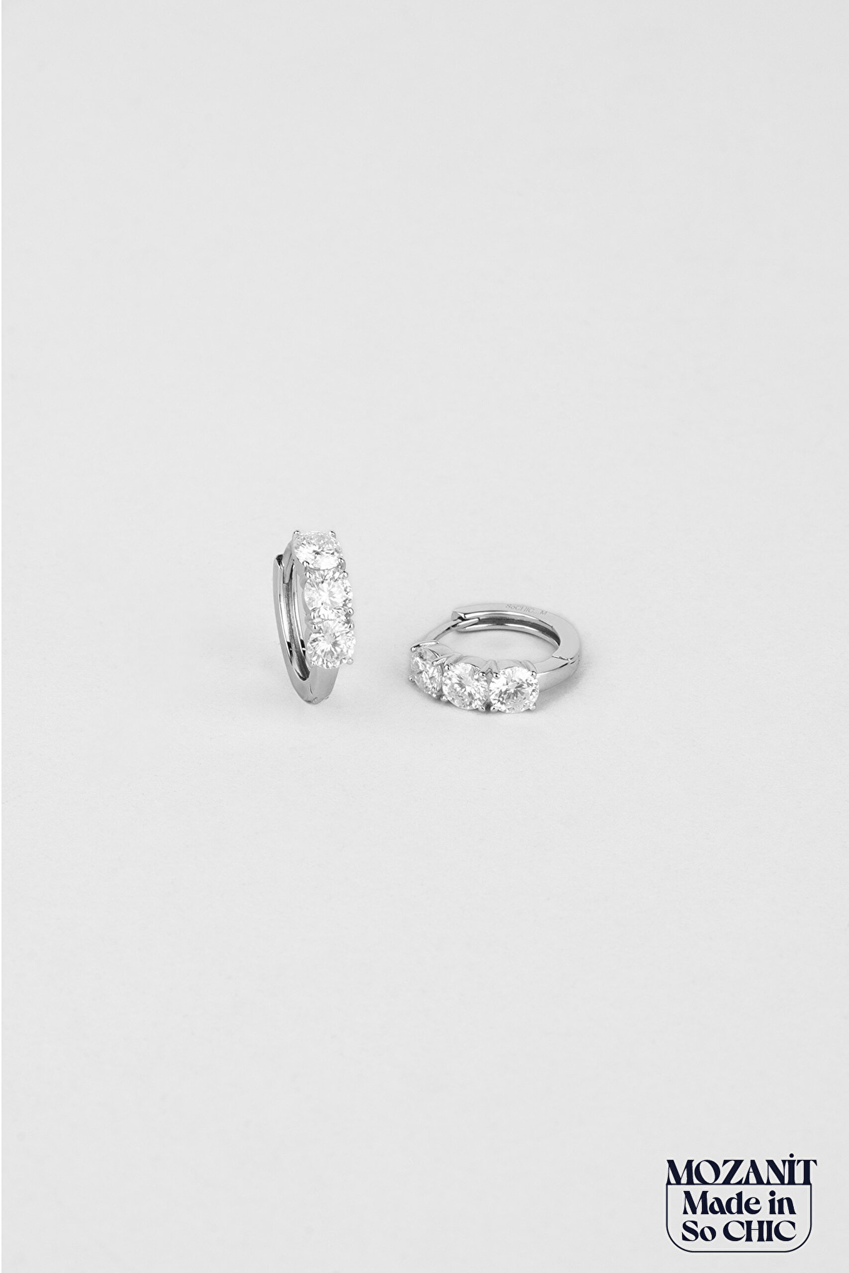 ⁠ Mozanit Dokunuşu 18 Ayar Beyaz Altın Kaplama Gümüş Halka Küpe_0}