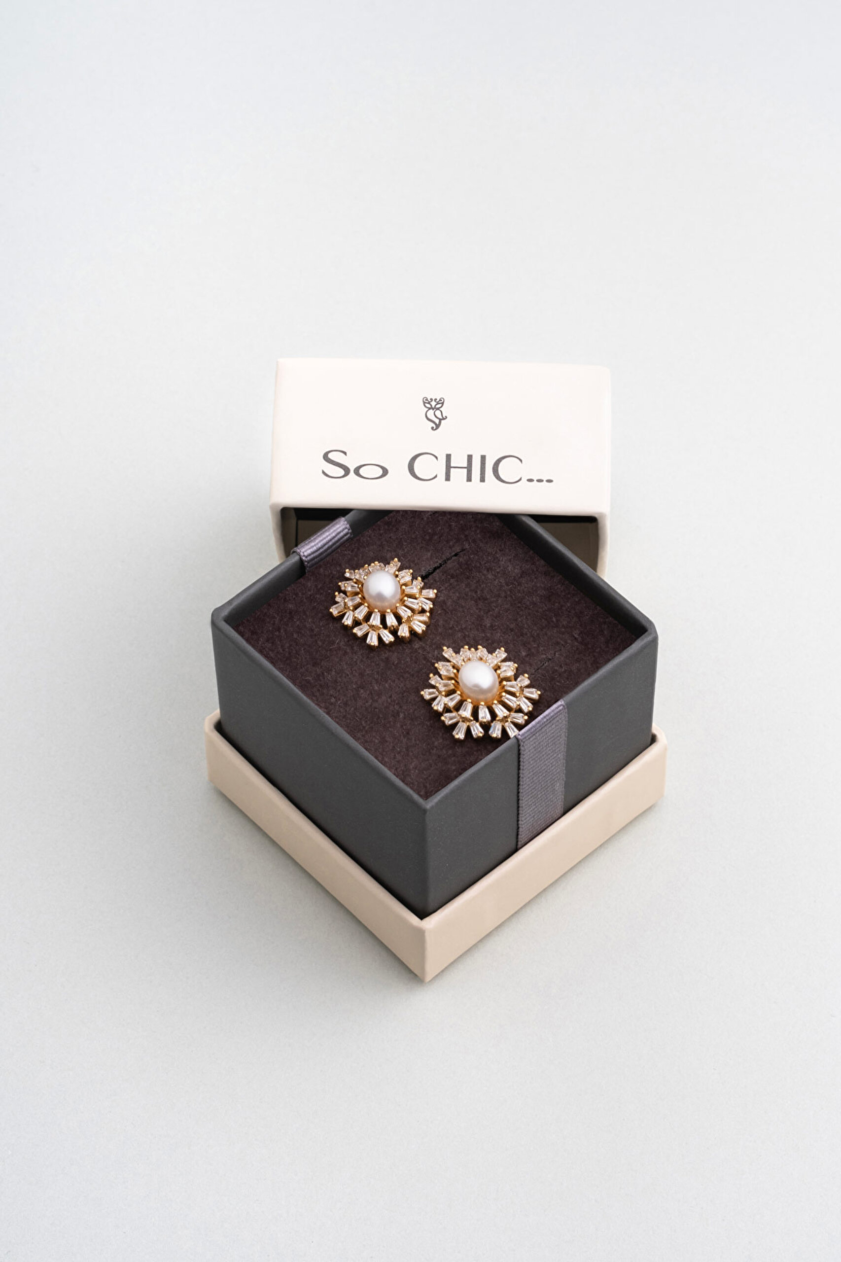 ⁠ İnci Güneşi 18 Ayar Sarı Altın Kaplama Gümüş Küpe_4}