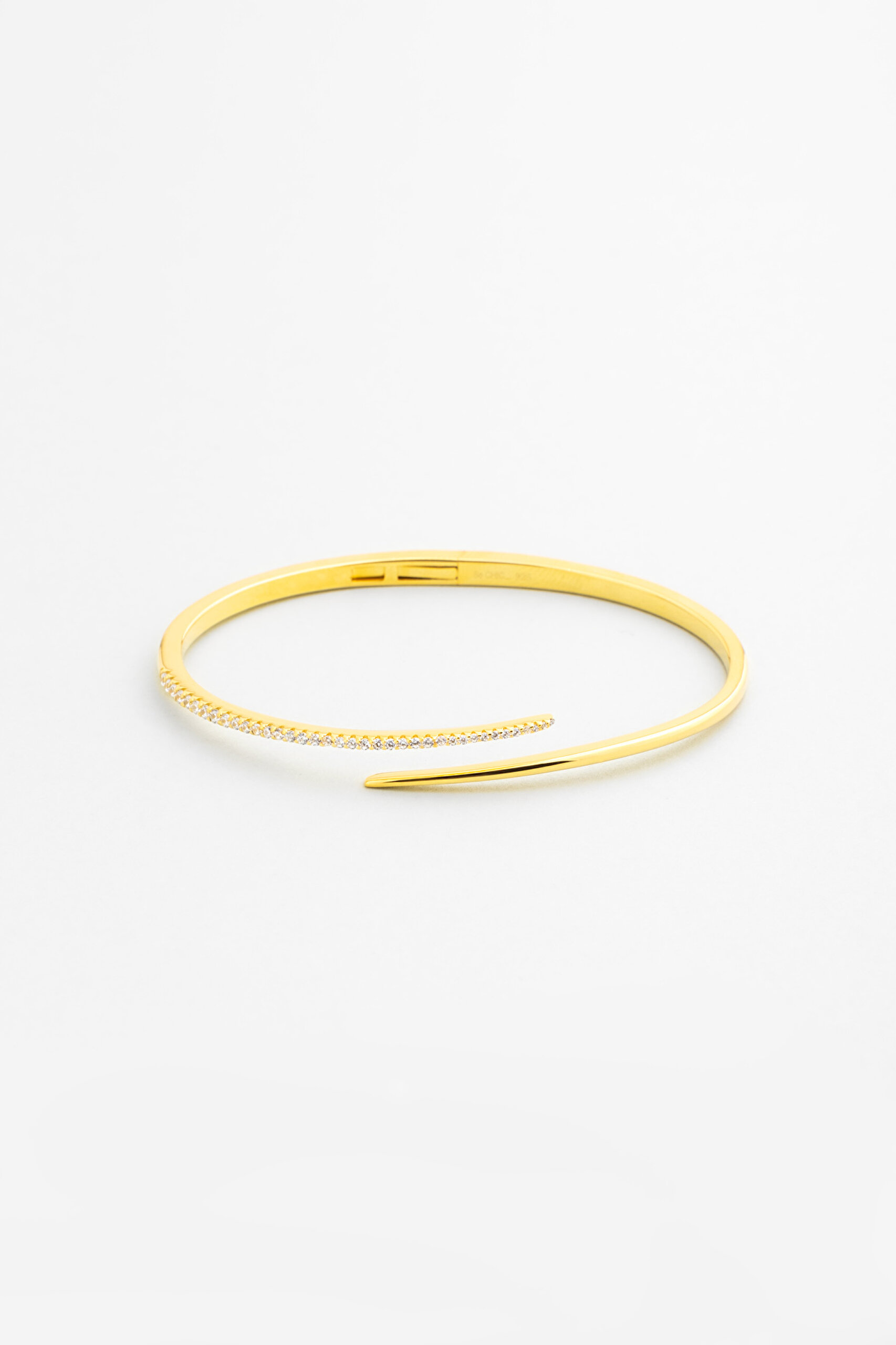 ⁠ Liora 18 Ayar Sarı Altın Kaplama Gümüş Kelepçe Bileklik_0}