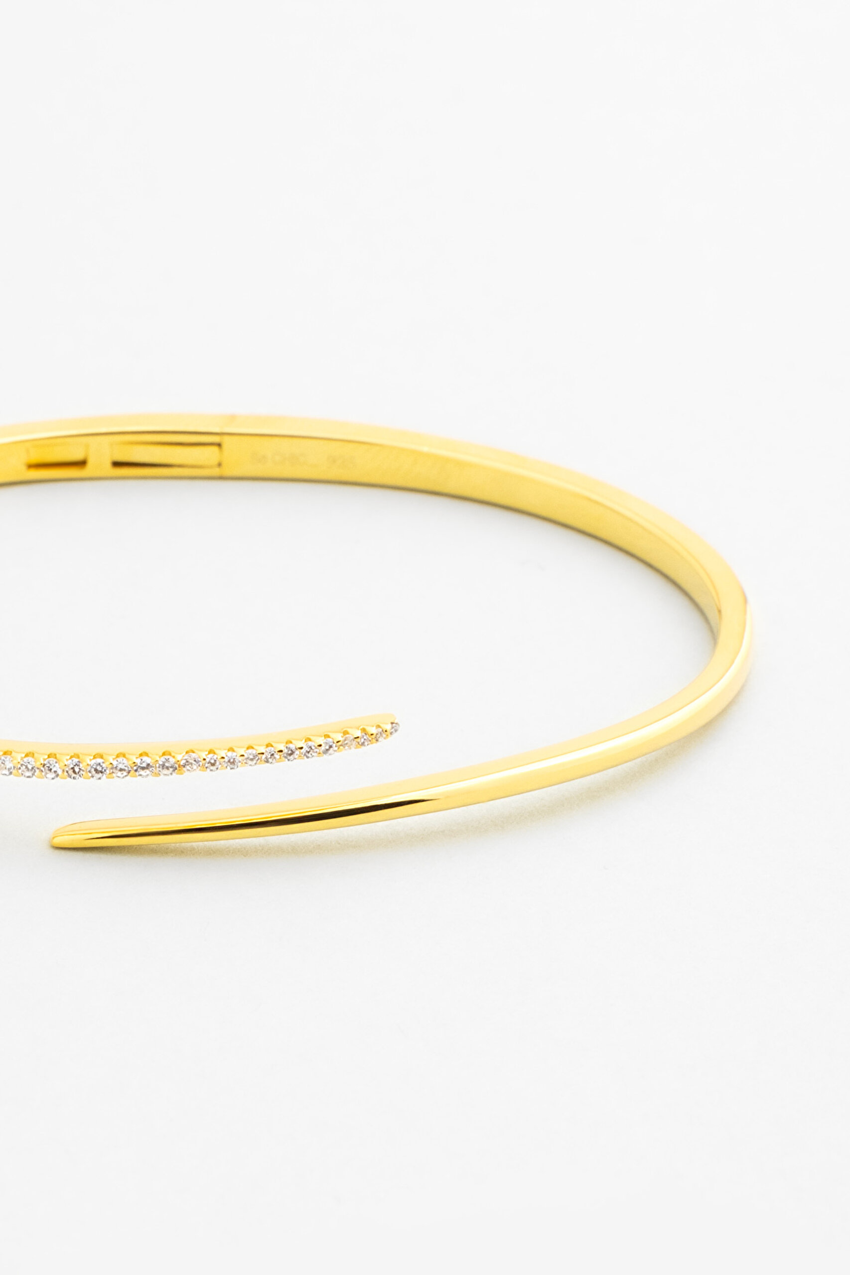 ⁠ Liora 18 Ayar Sarı Altın Kaplama Gümüş Kelepçe Bileklik_4}