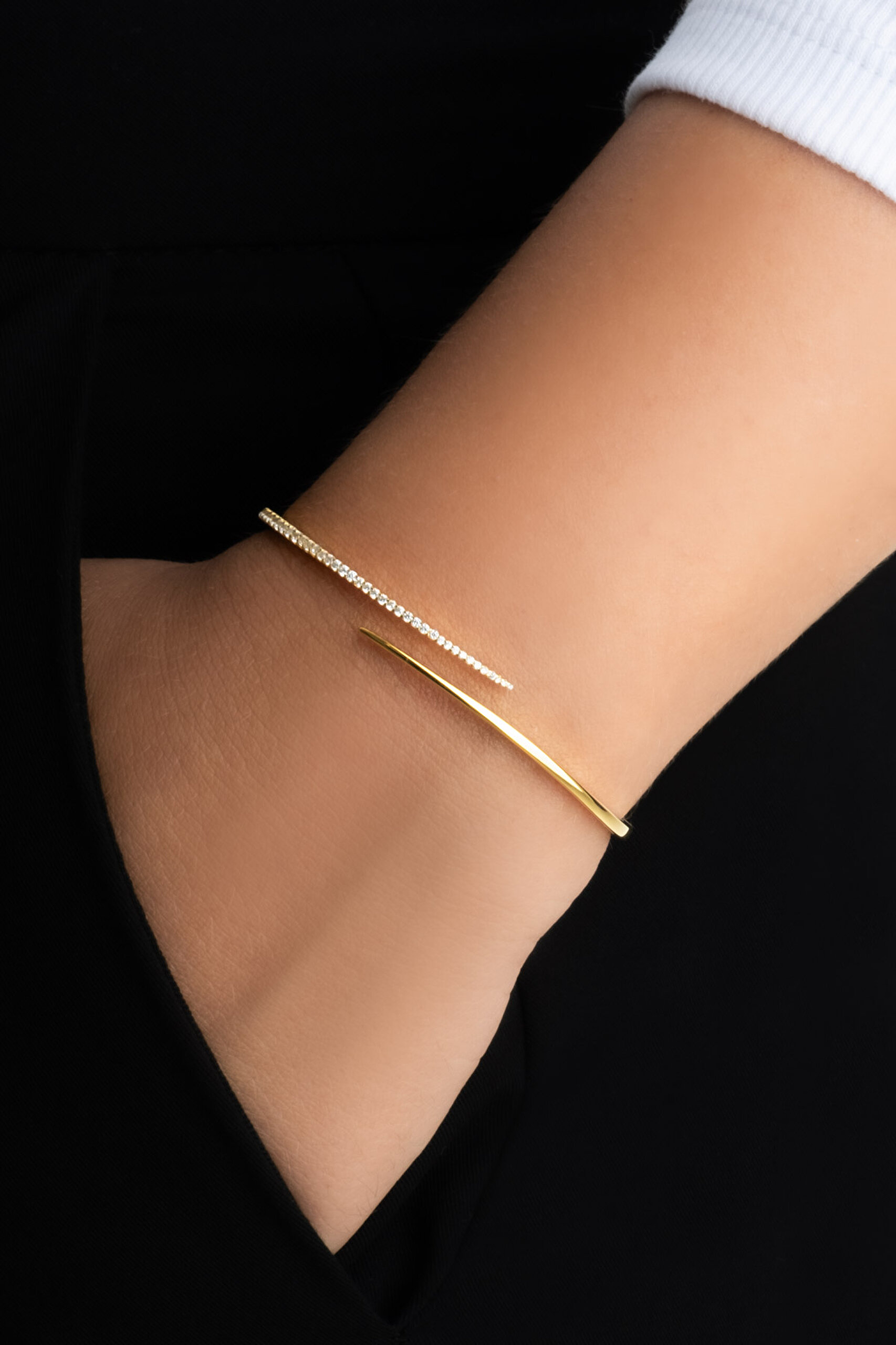 ⁠ Liora 18 Ayar Sarı Altın Kaplama Gümüş Kelepçe Bileklik_1}