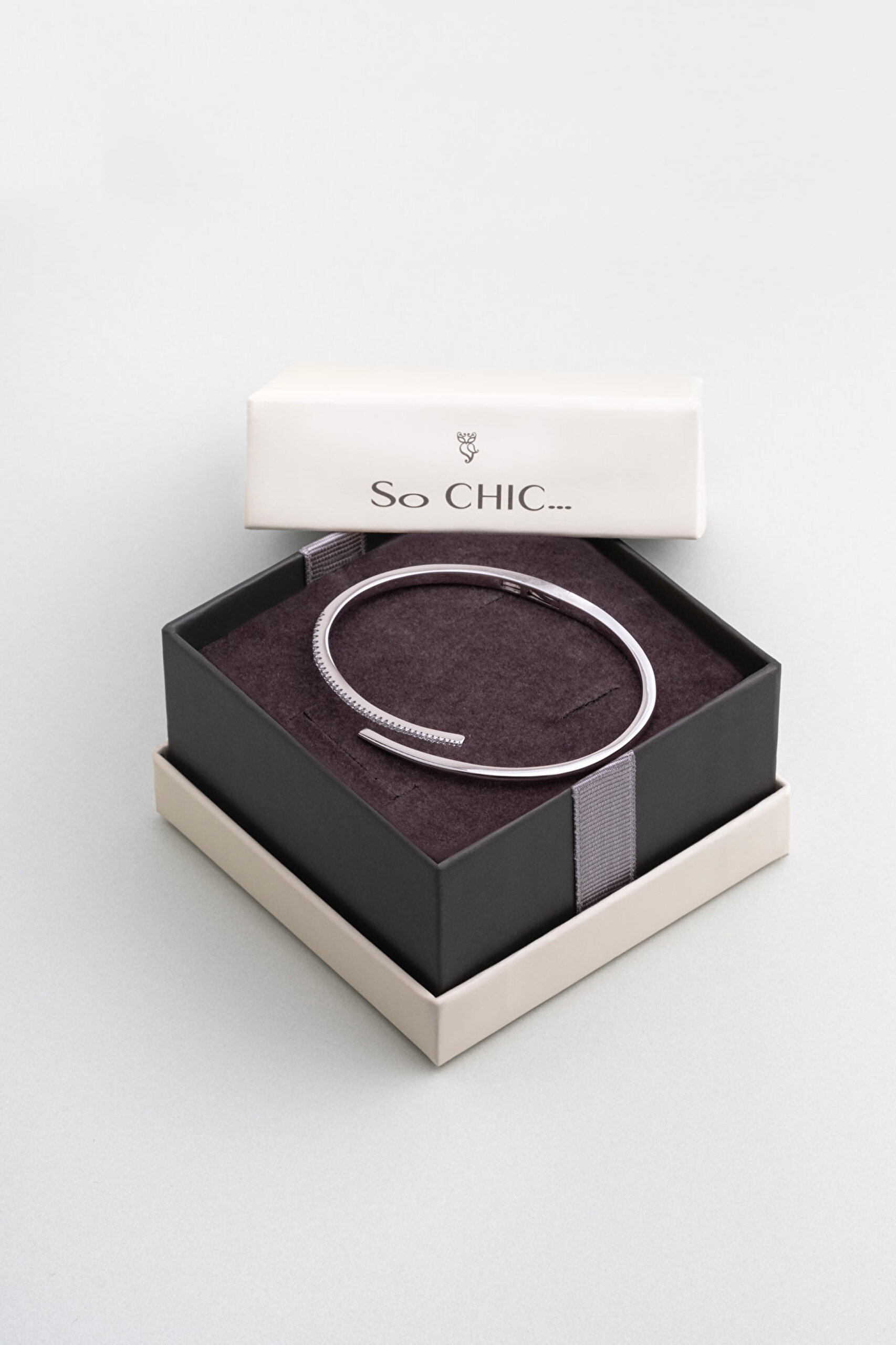 ⁠ Liora 18 Ayar Beyaz Altın Kaplama Gümüş Kelepçe Bileklik_5}