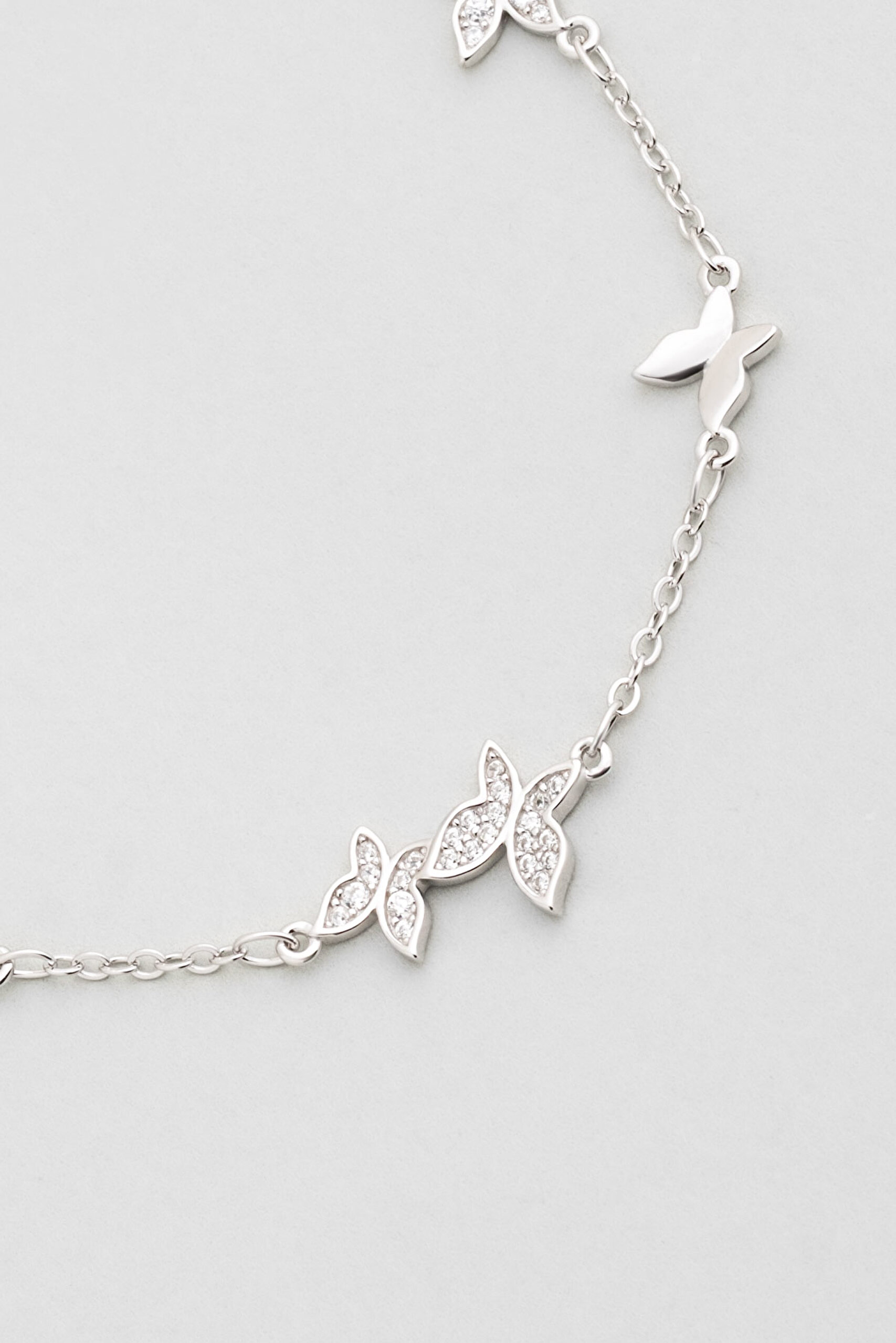 ⁠ Kelebek Işıltısı 18 Ayar Beyaz Altın Kaplama 19 Cm Gümüş Bileklik_4}