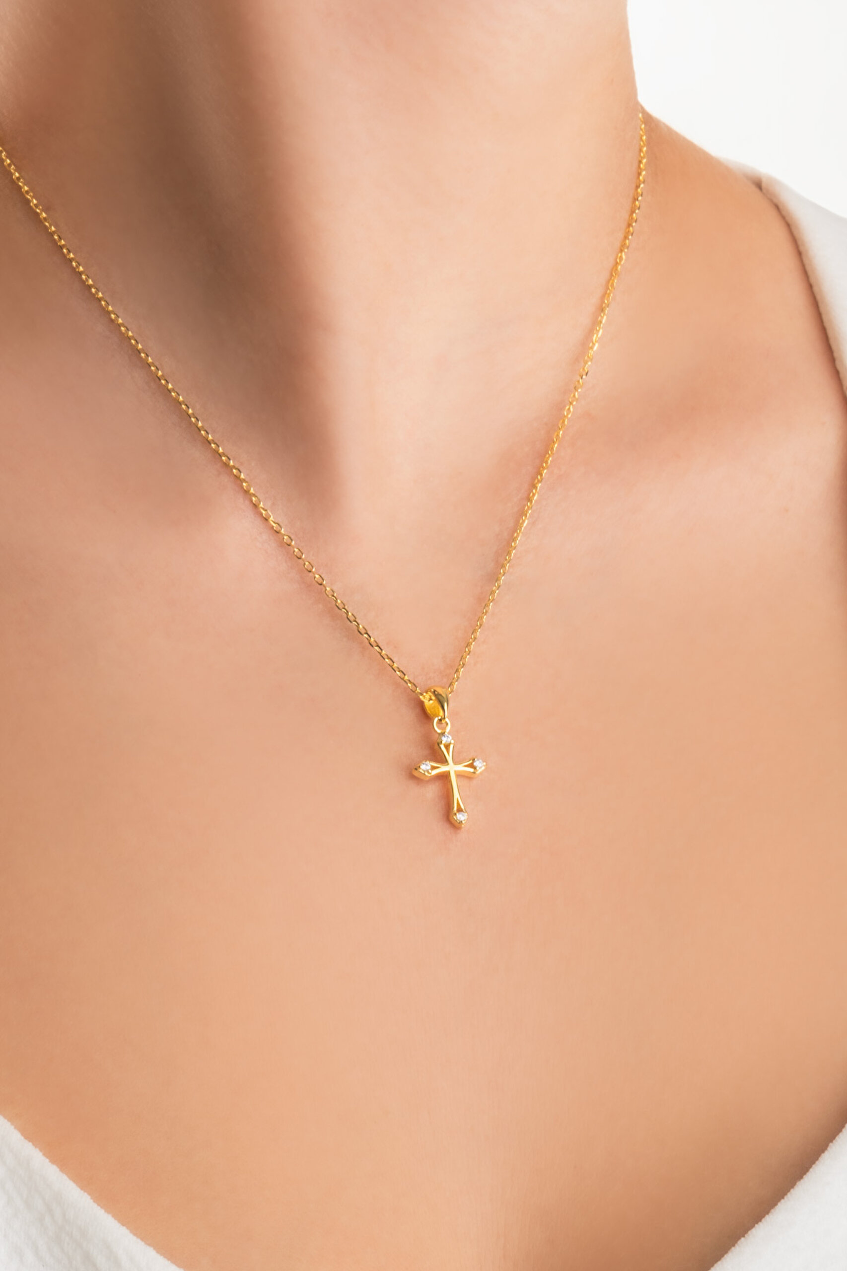 ⁠ Sonsuz Işık 18 Ayar Sarı Altın Kaplama 45 Cm Gümüş Haç Kolye_1}