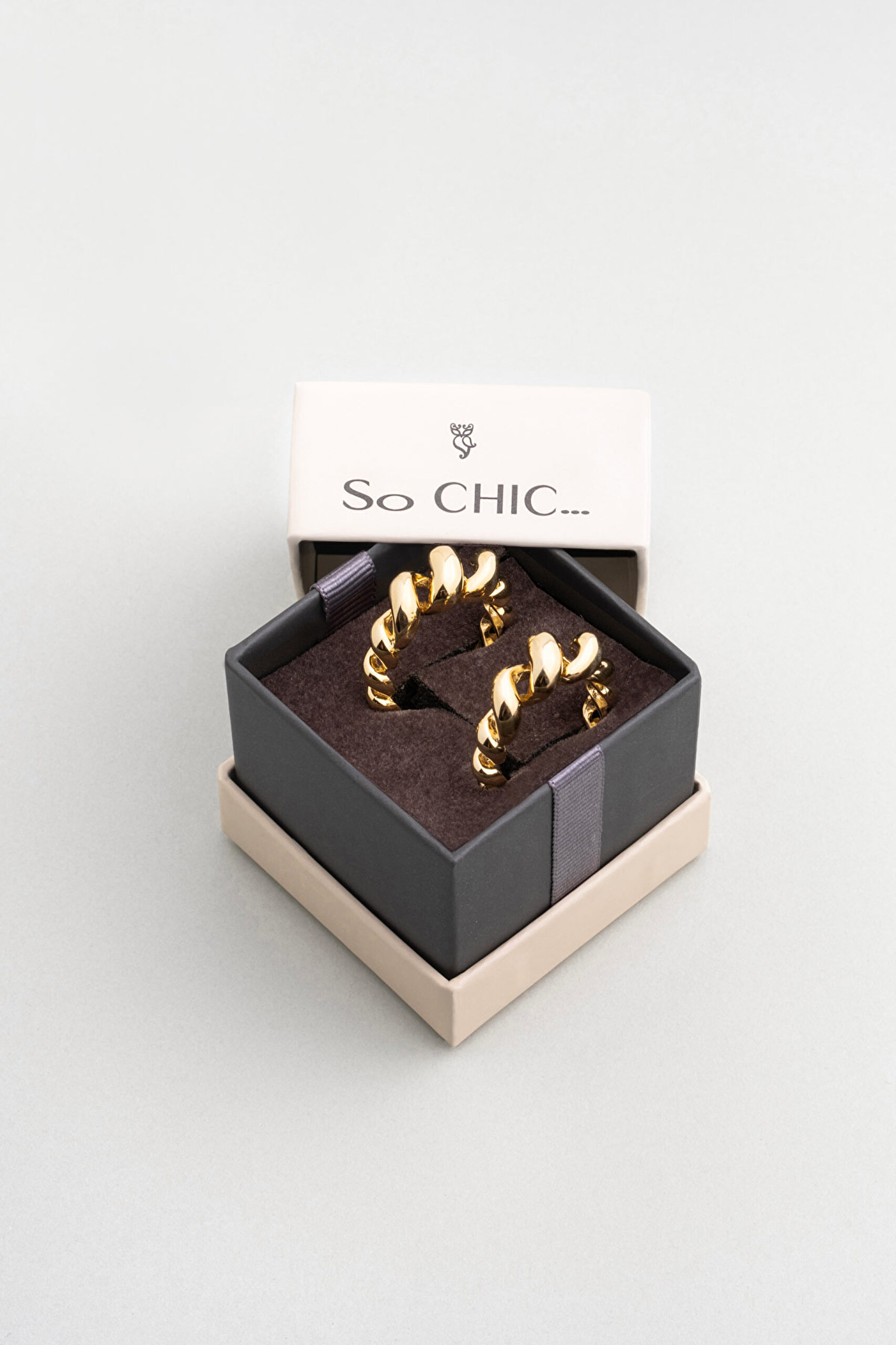 ⁠ Burgu Detaylı 18 Ayar Sarı Altın Kaplama Gümüş Halka Küpe_4}