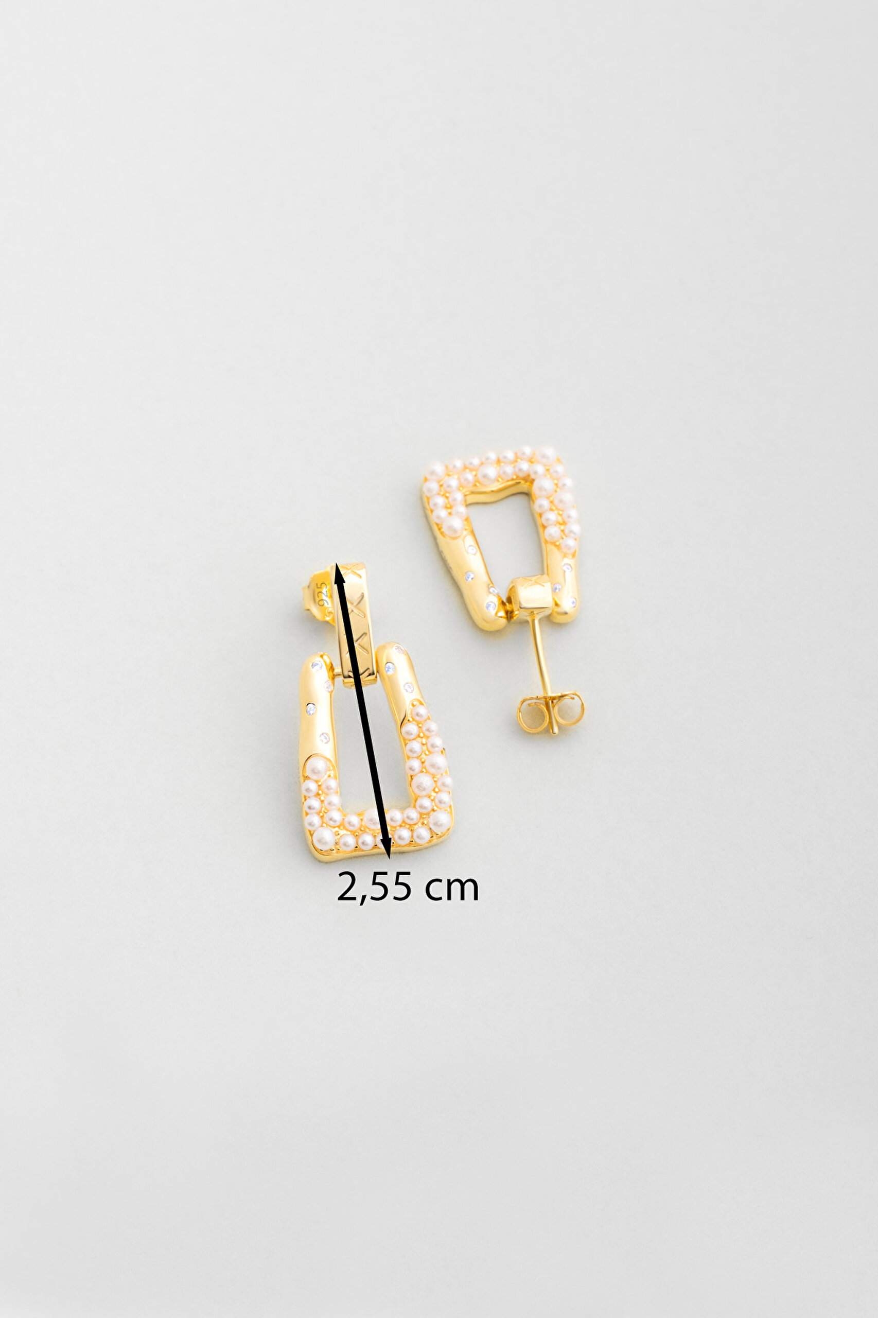 ⁠ İnci Dokunuşu 18 Ayar Sarı Altın Kaplama Gümüş Küpe_2}