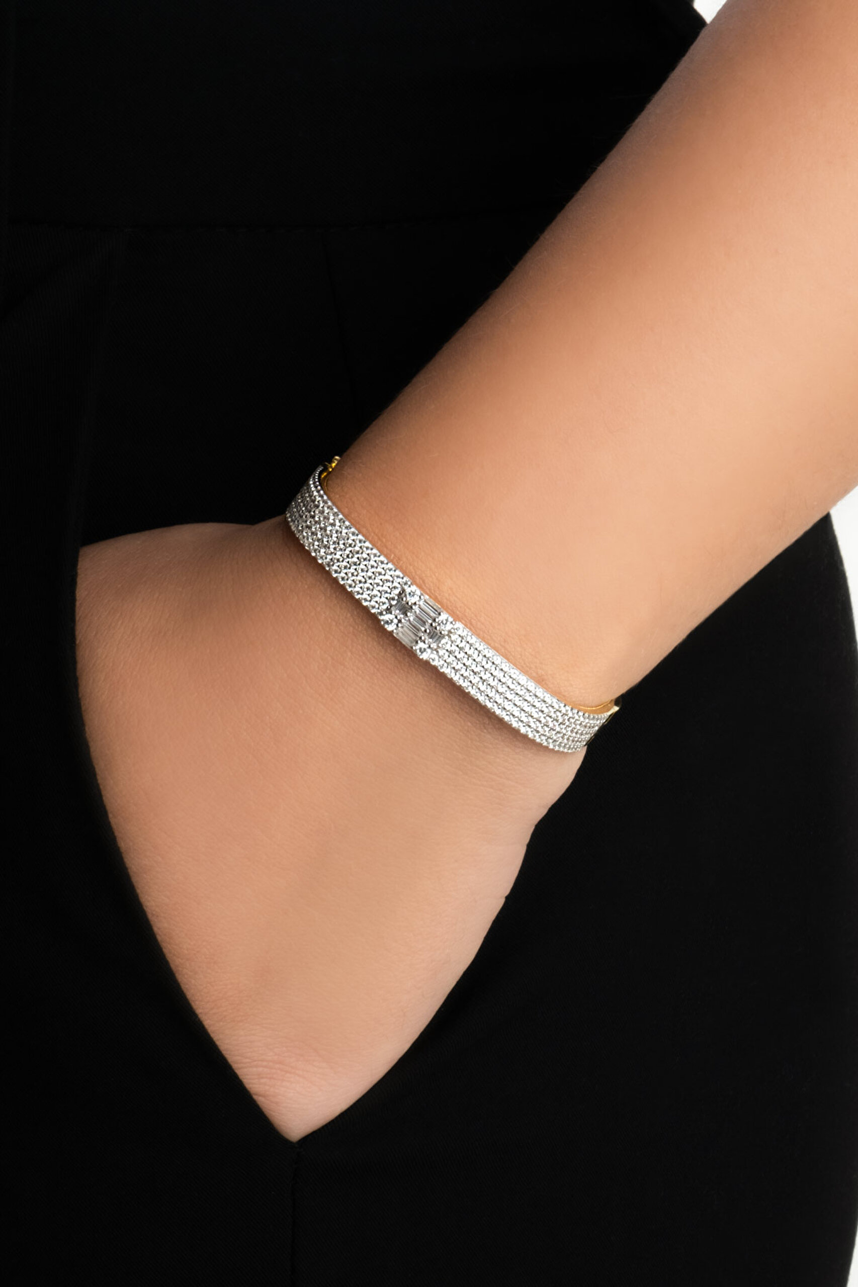 ⁠ Işıltı Masalı 18 Ayar Sarı Altın Kaplama Gümüş Kelepçe Bileklik_1}