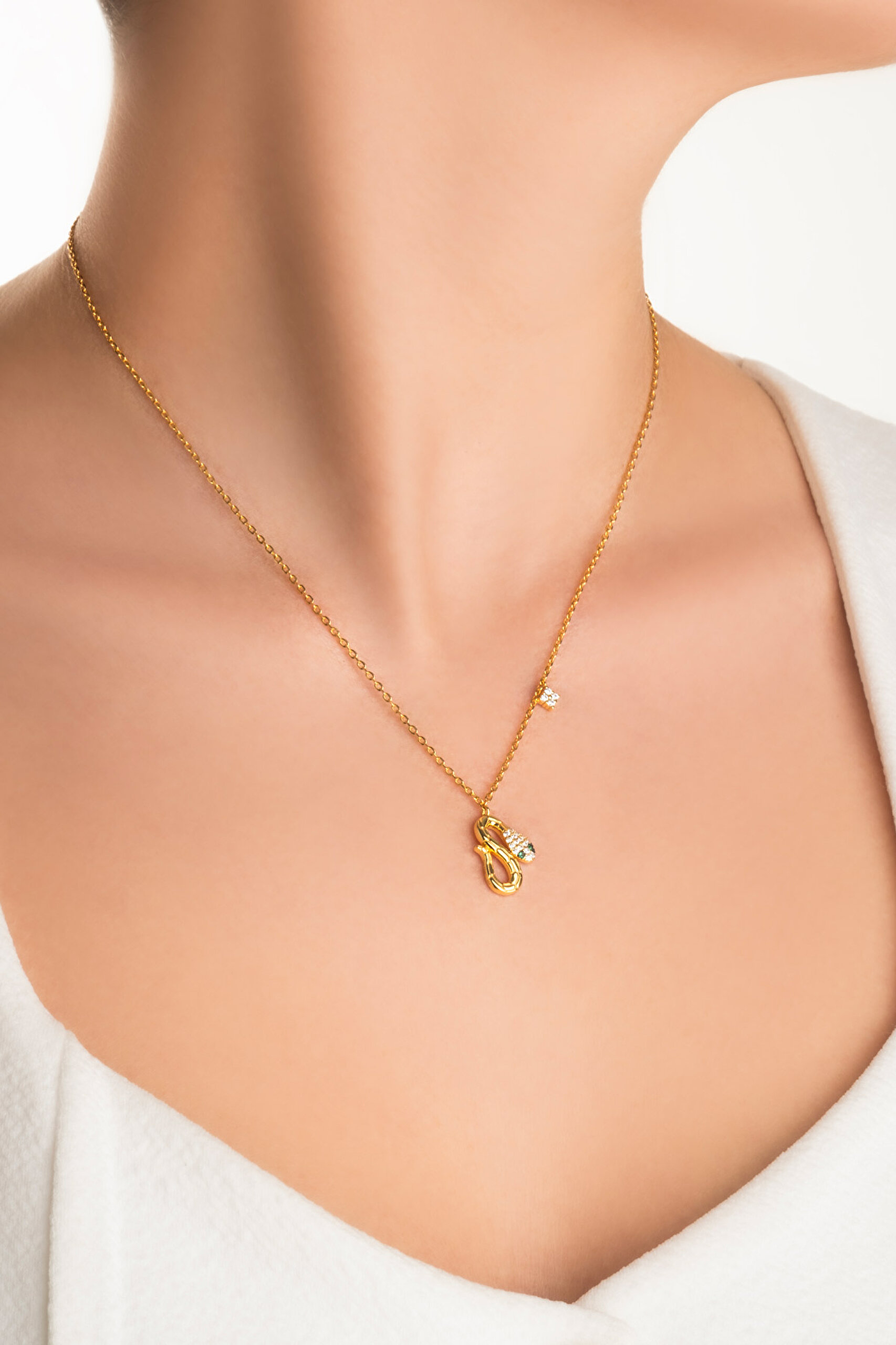 ⁠ Medusa Efsanesi 18 Ayar Sarı Altın Kaplama 44 Cm Gümüş Minimal Kolye_1}