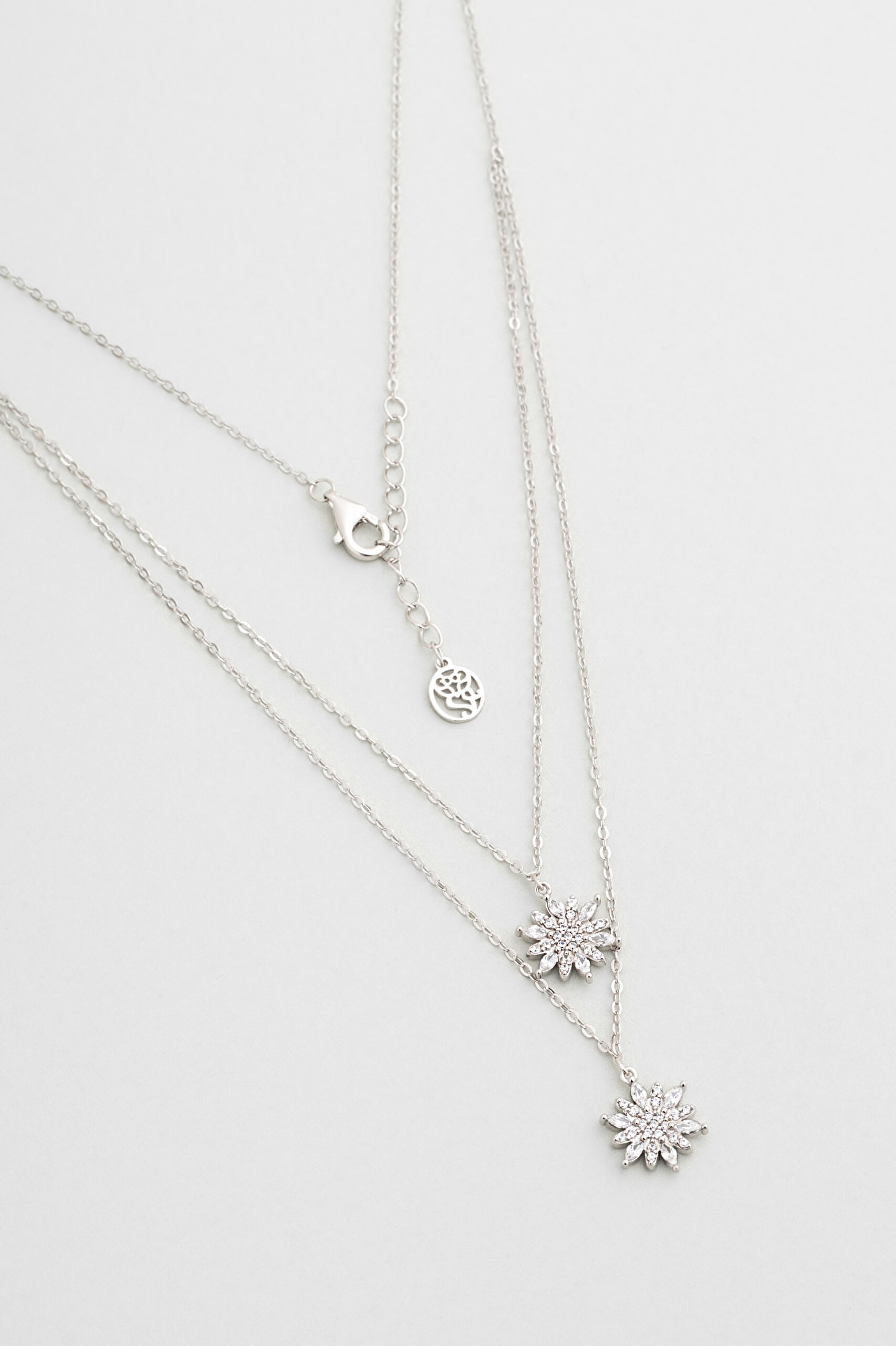 ⁠ Yıldız Çiçeği 18 Ayar Beyaz Altın Kaplama 45 Cm Gümüş Kolye_0}