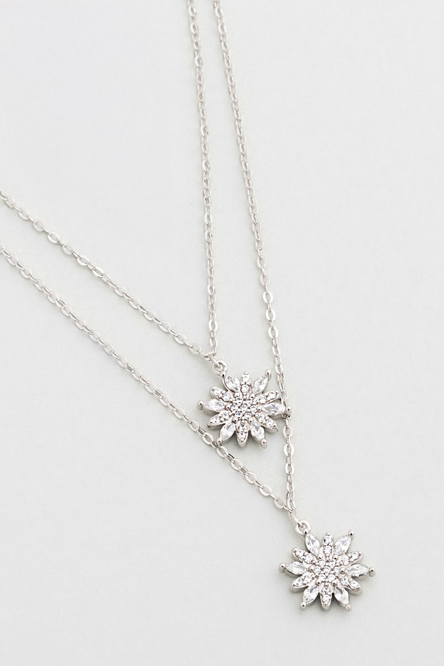 ⁠ Yıldız Çiçeği 18 Ayar Beyaz Altın Kaplama 45 Cm Gümüş Kolye_2}