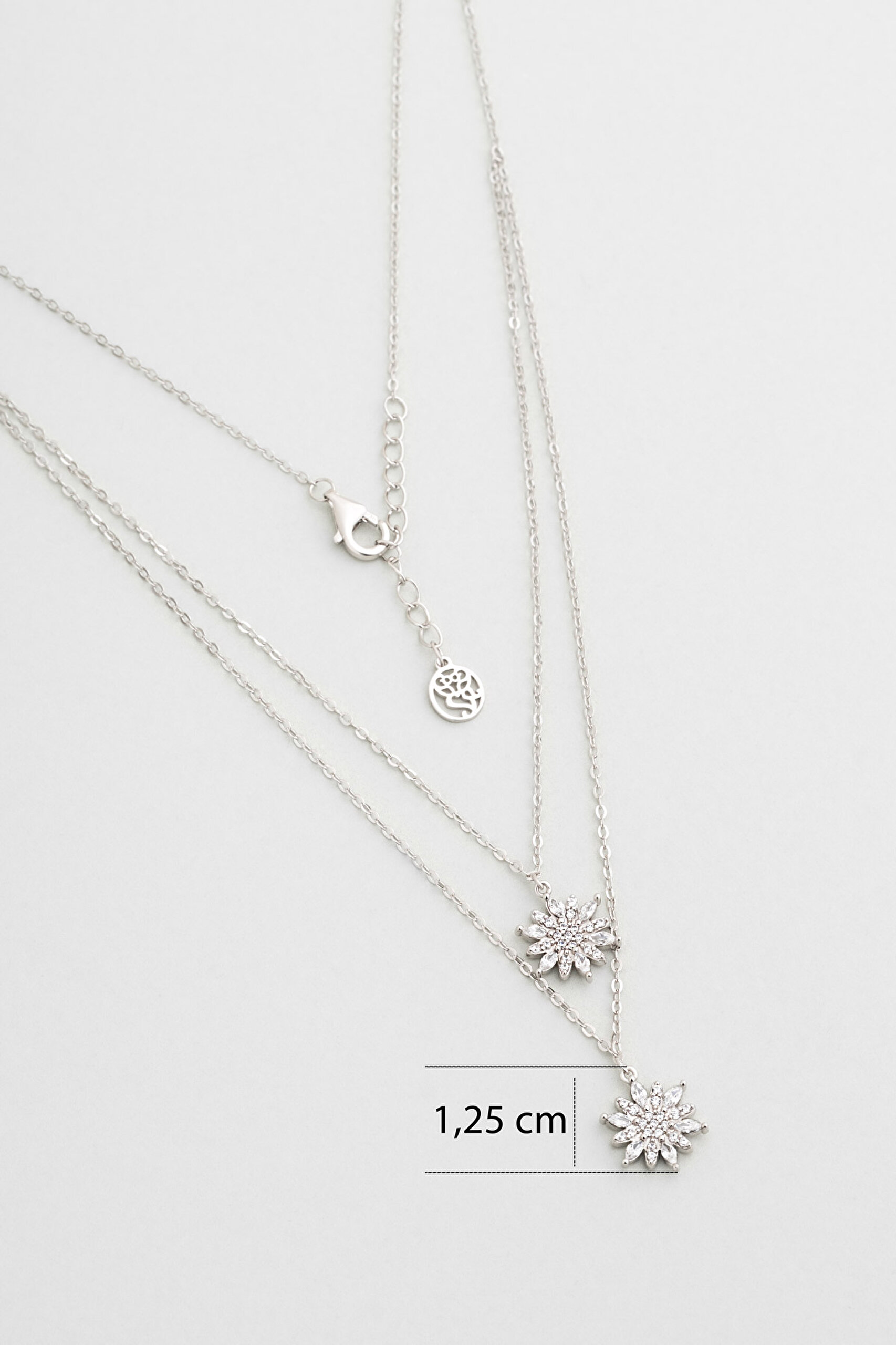 ⁠ Yıldız Çiçeği 18 Ayar Beyaz Altın Kaplama 45 Cm Gümüş Kolye_1}