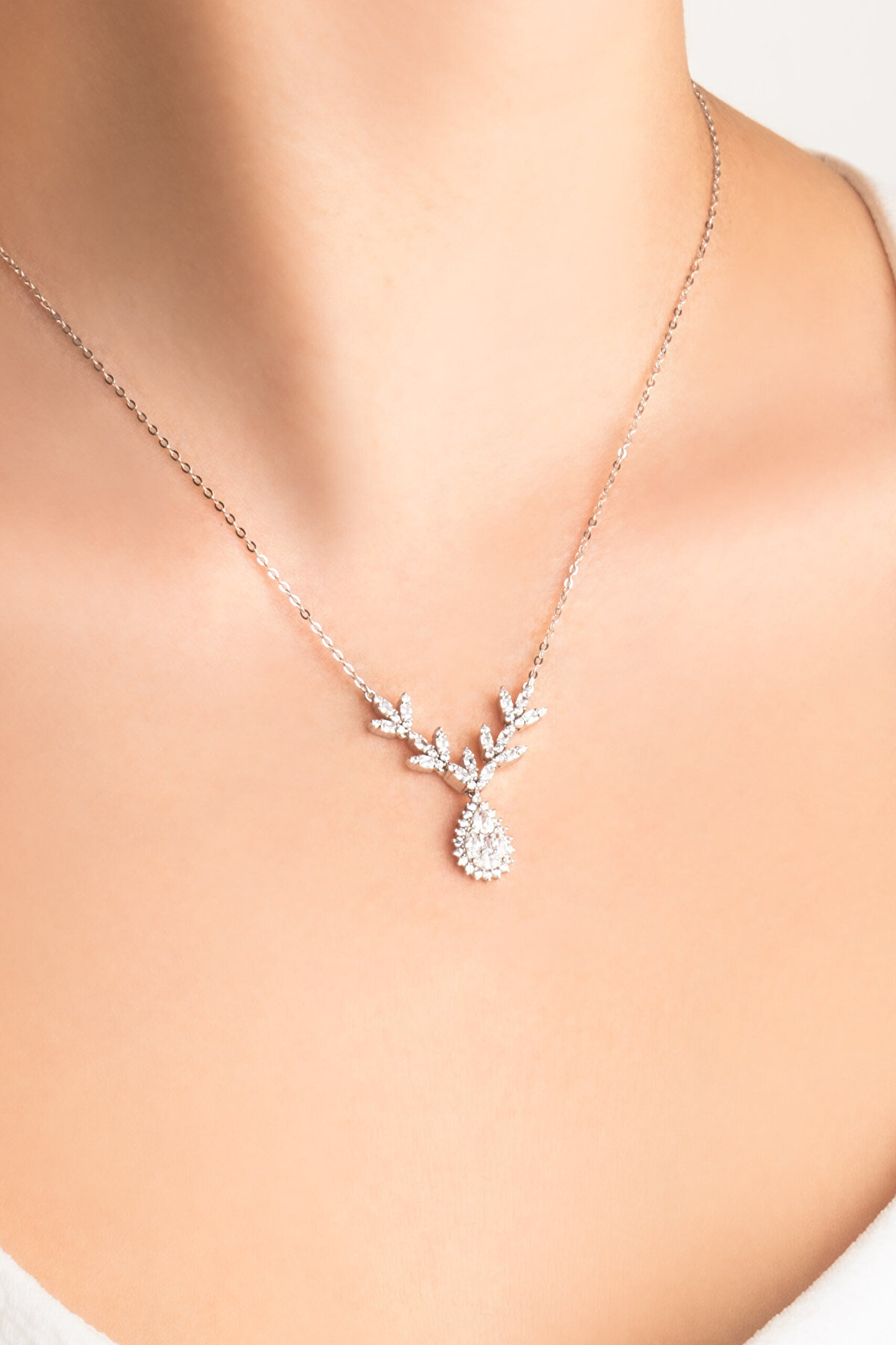 Zambak Işıltısı 18 Ayar Beyaz Altın Kaplama 45 Cm Gümüş Kolye - 1