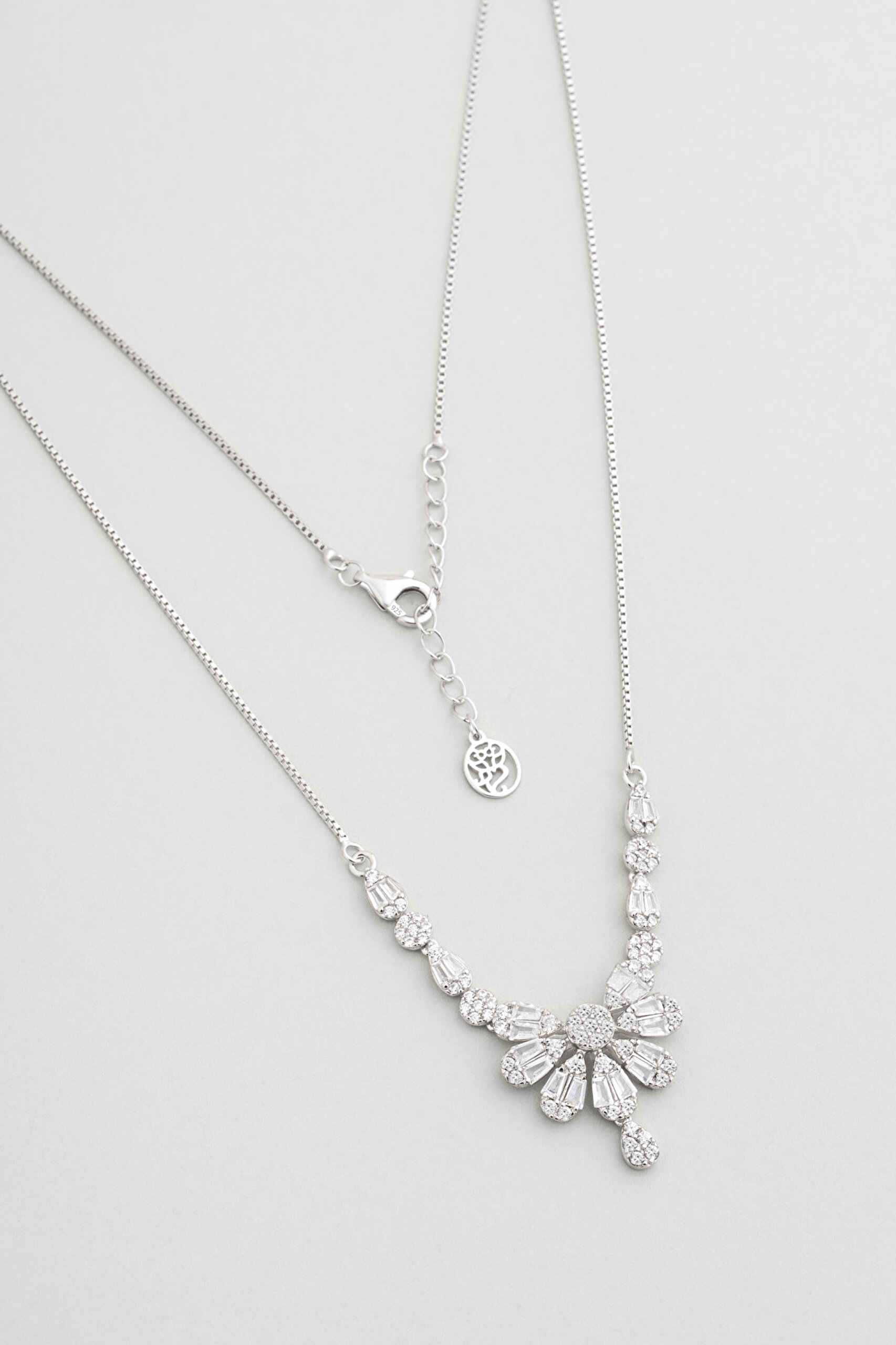 ⁠ Müge Çiçeği 18 Ayar Beyaz Altın Kaplama 45 Cm Gümüş Kolye_0}