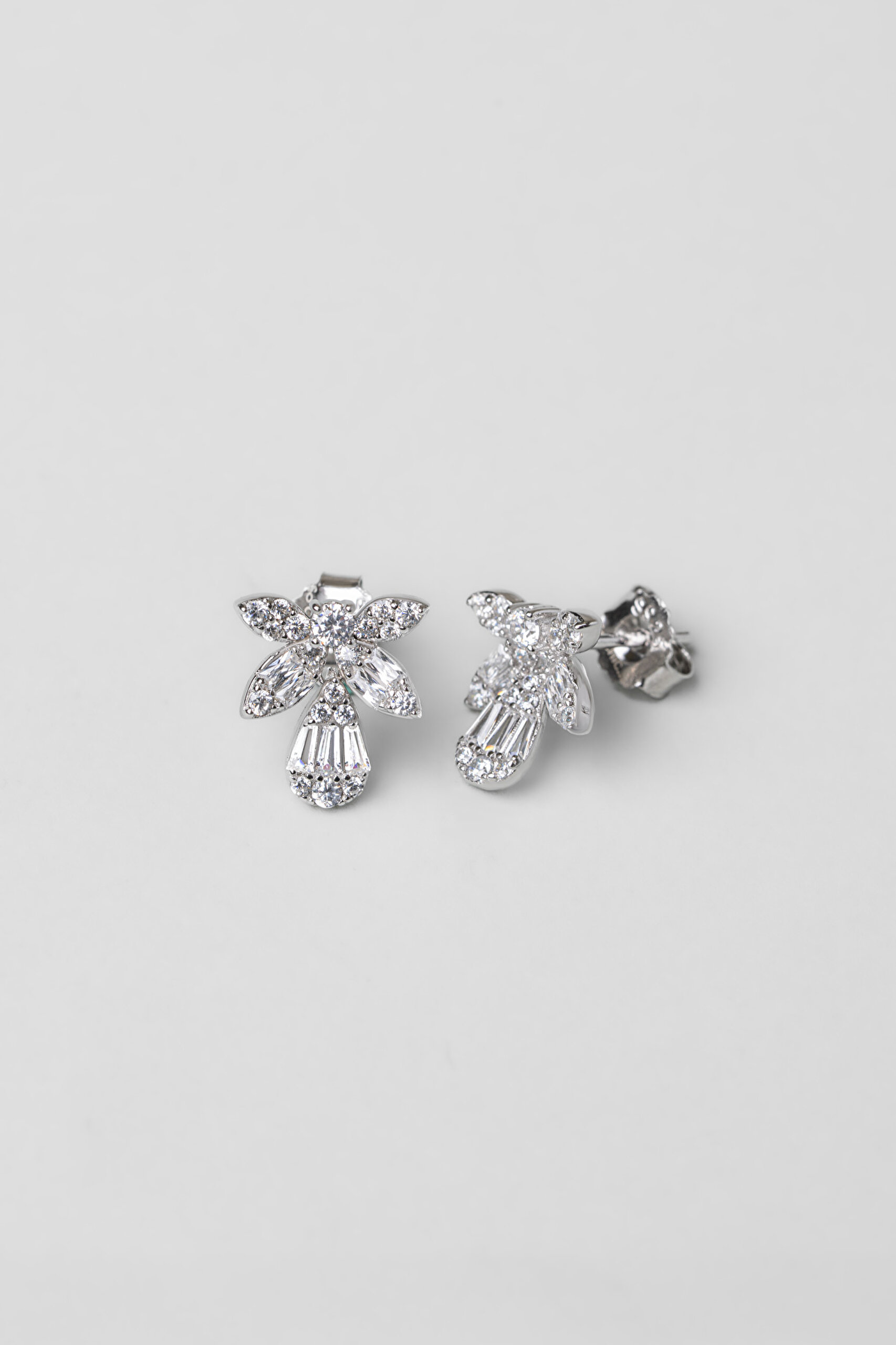 ⁠ Begonvil Çiçeği 18 Ayar Beyaz Altın Kaplama Gümüş Küpe_0}