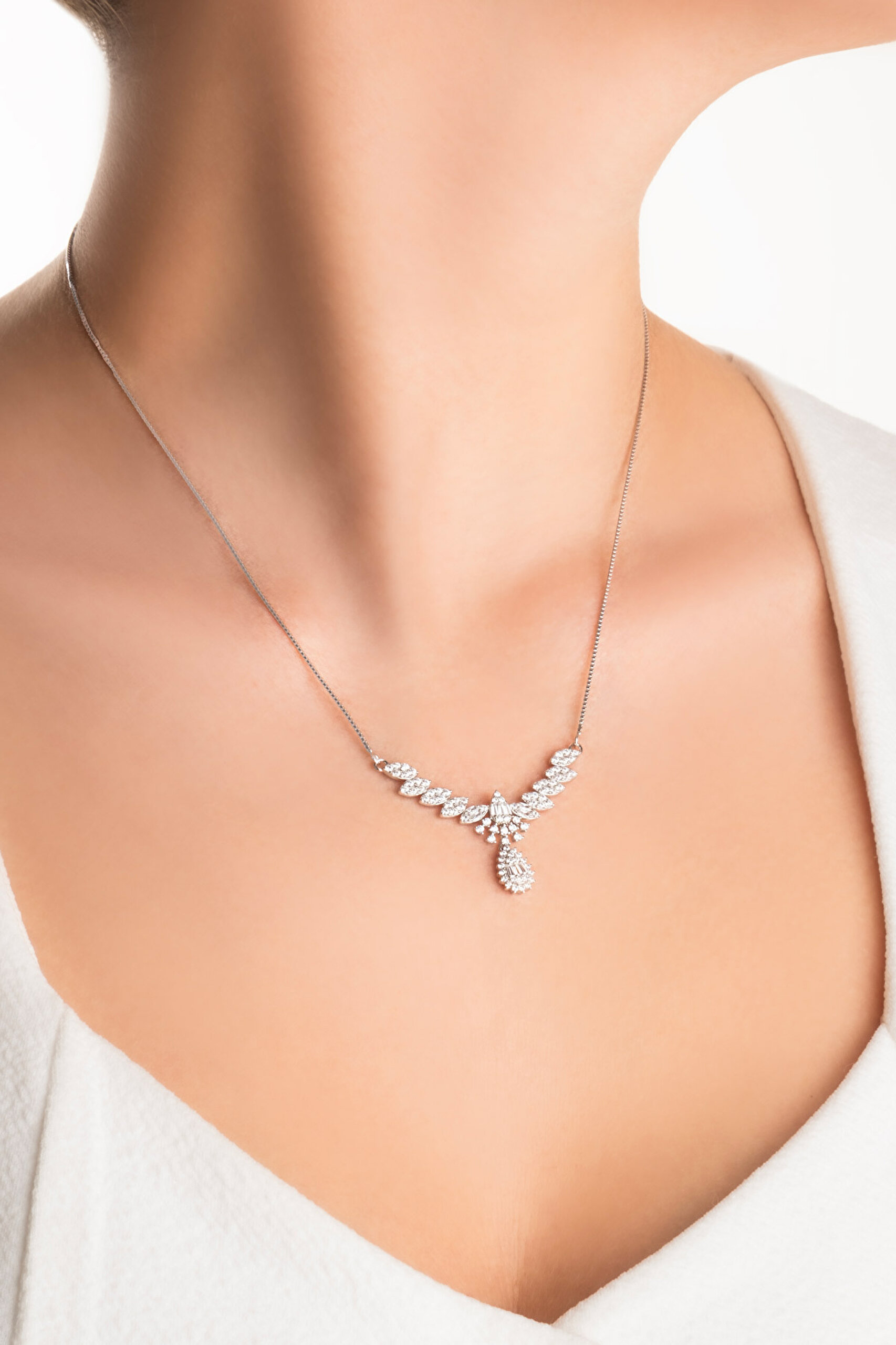 ⁠ Gelin Çiçeği 18 Ayar Beyaz Altın Kaplama 45 Cm Gümüş Kolye_1}