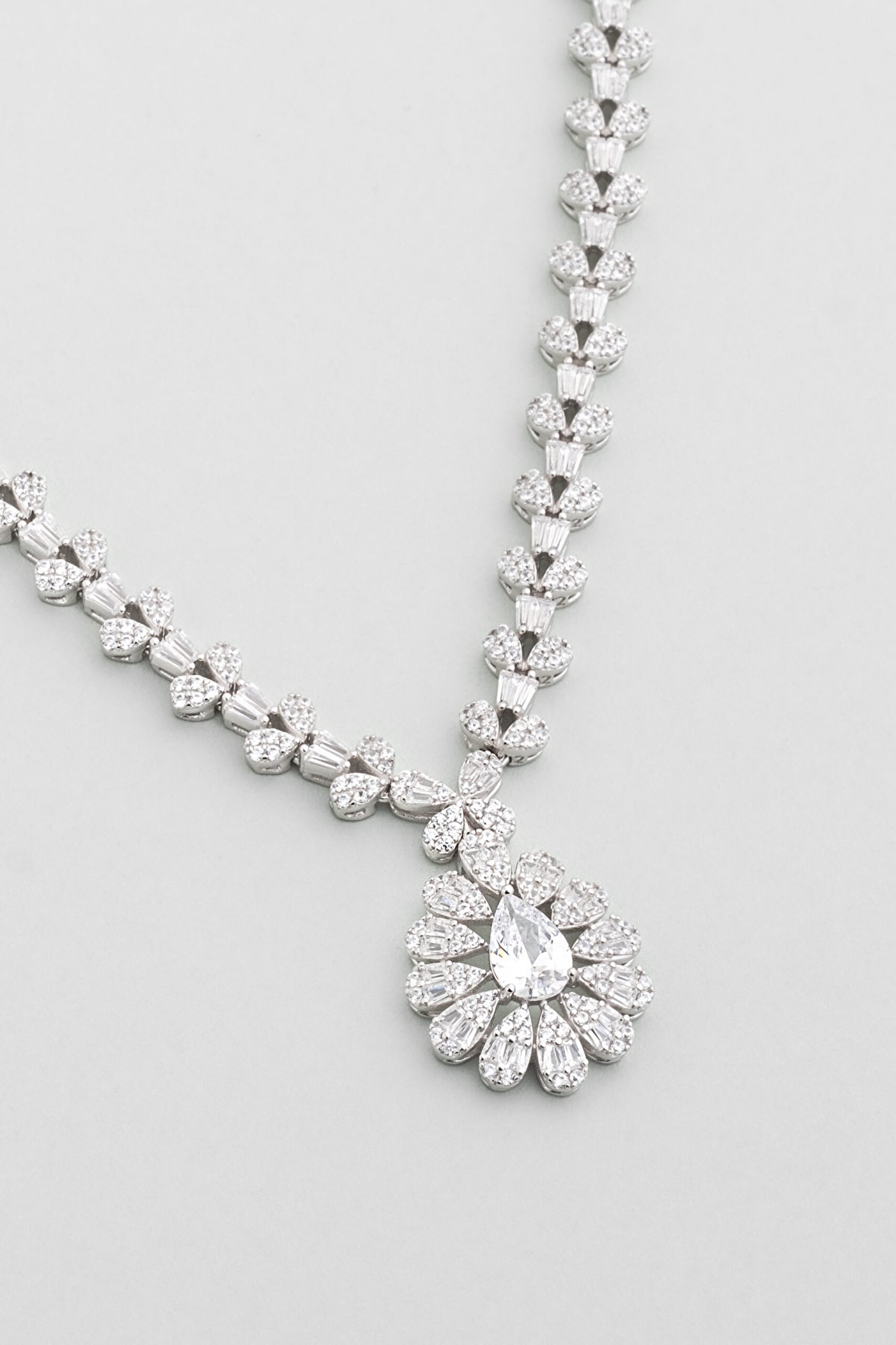 ⁠ Düğün Çiçeği 18 Ayar Beyaz Altın Kaplama 45 Cm Gümüş Kolye_4}