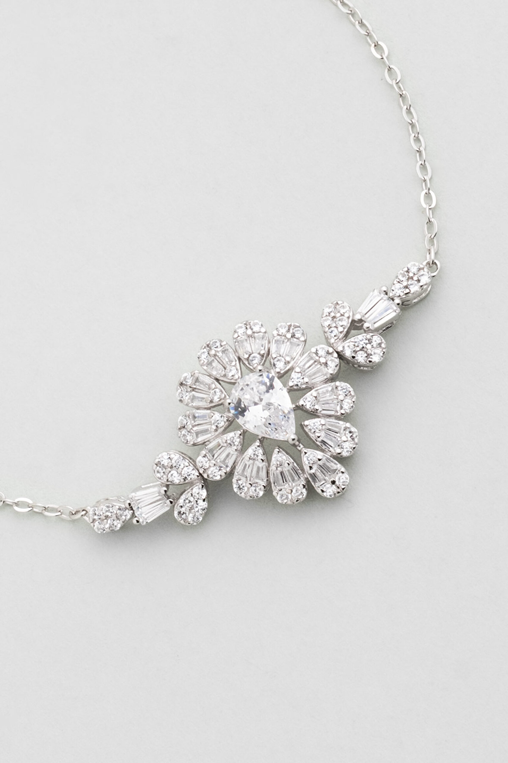 ⁠ Begonvil Çiçeği 18 Ayar Beyaz Altın Kaplama 19 Cm Gümüş Bileklik_2}