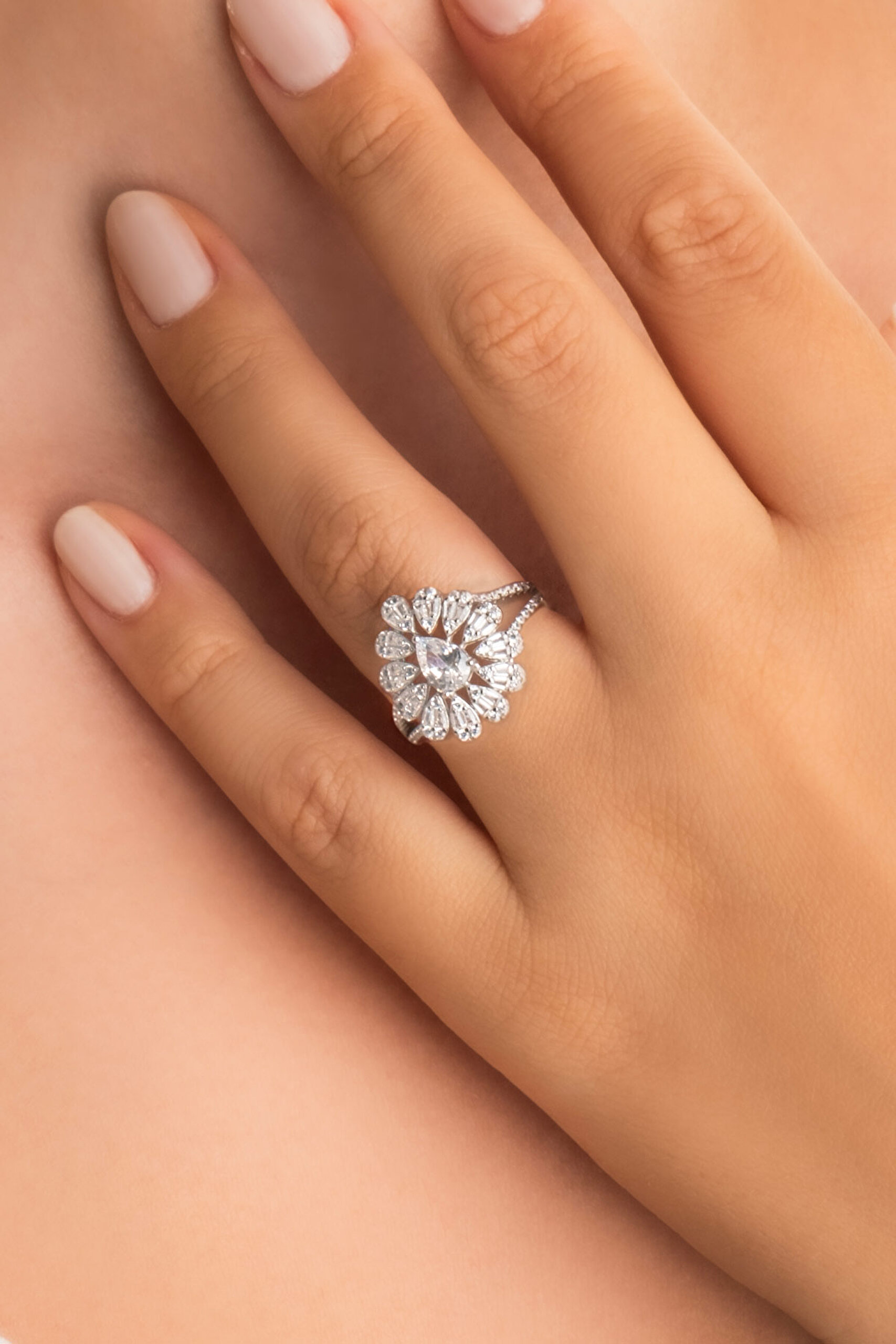 ⁠ Düğün Çiçeği 18 Ayar Beyaz Altın Kaplama Gümüş Yüzük_1}