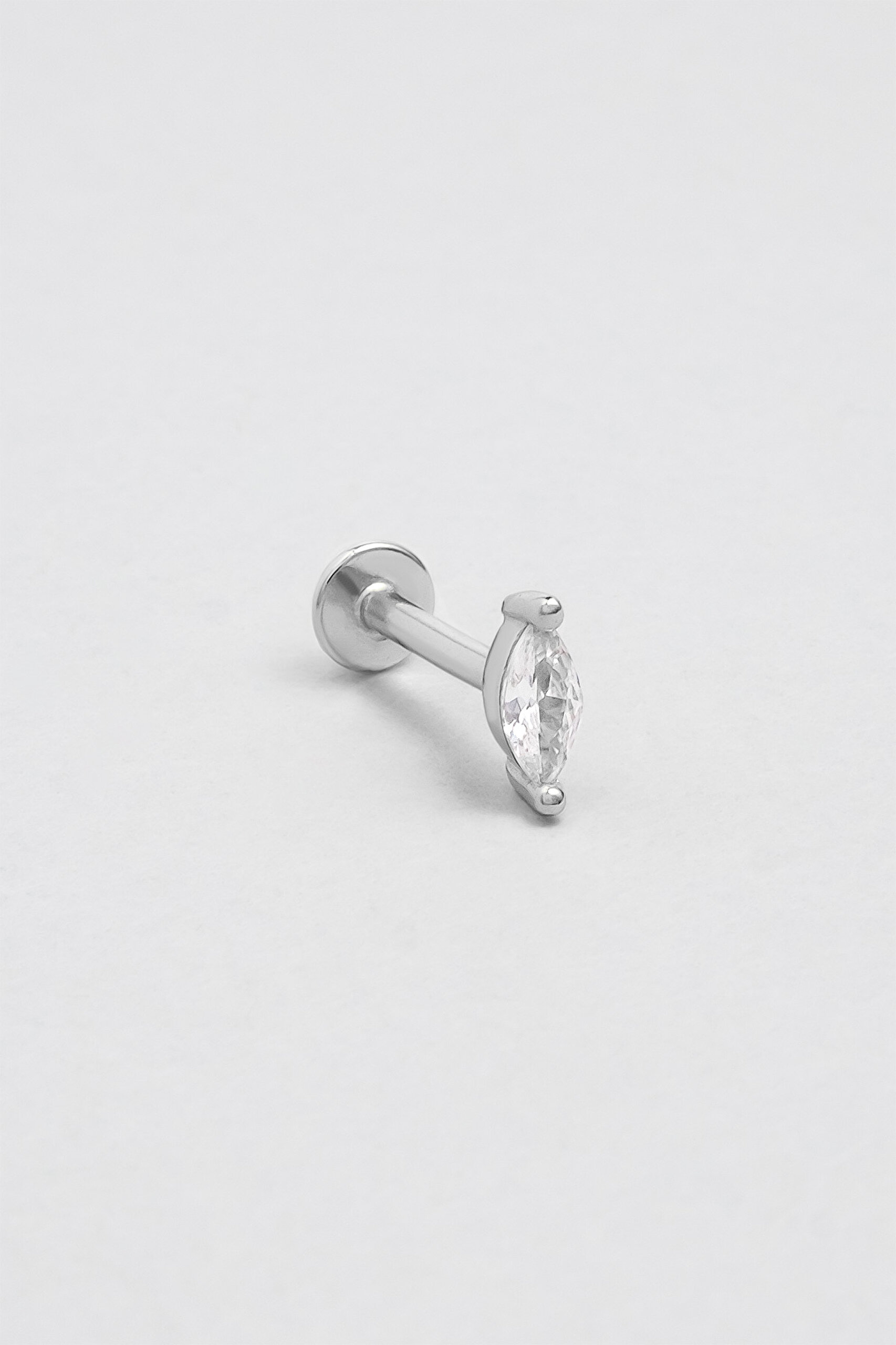 ⁠ Markiz Kesim 18 Ayar Beyaz Altın Kaplama Gümüş Tragus-Helix Piercing_0}