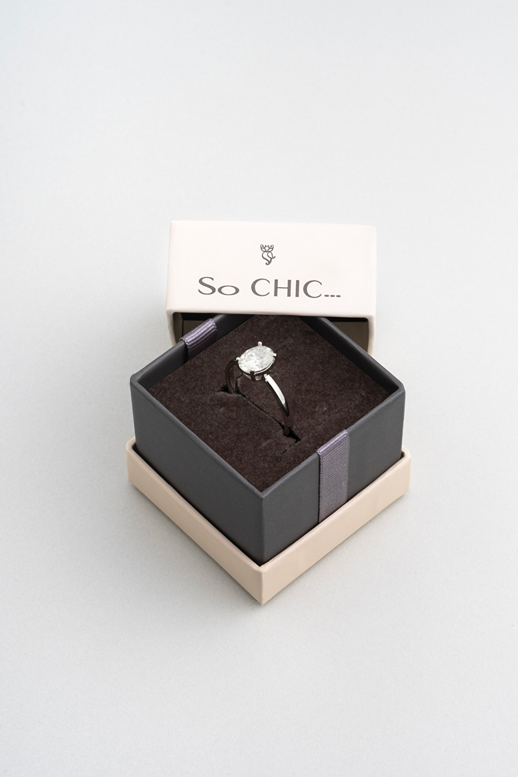 ⁠ Mozanit Büyüsü 18 Ayar Beyaz Altın Kaplama Gümüş Yüzük_5}