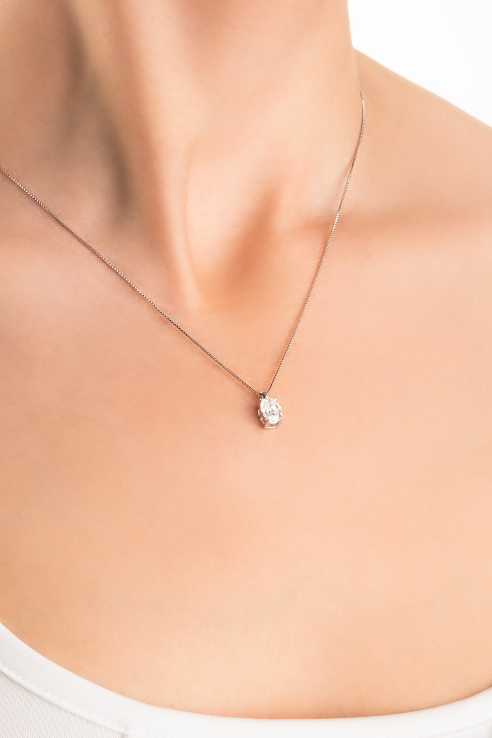 ⁠ Mozanit Diana 18 Ayar Beyaz Altın Kaplama 45 Cm Gümüş Tektaş Kolye_1}