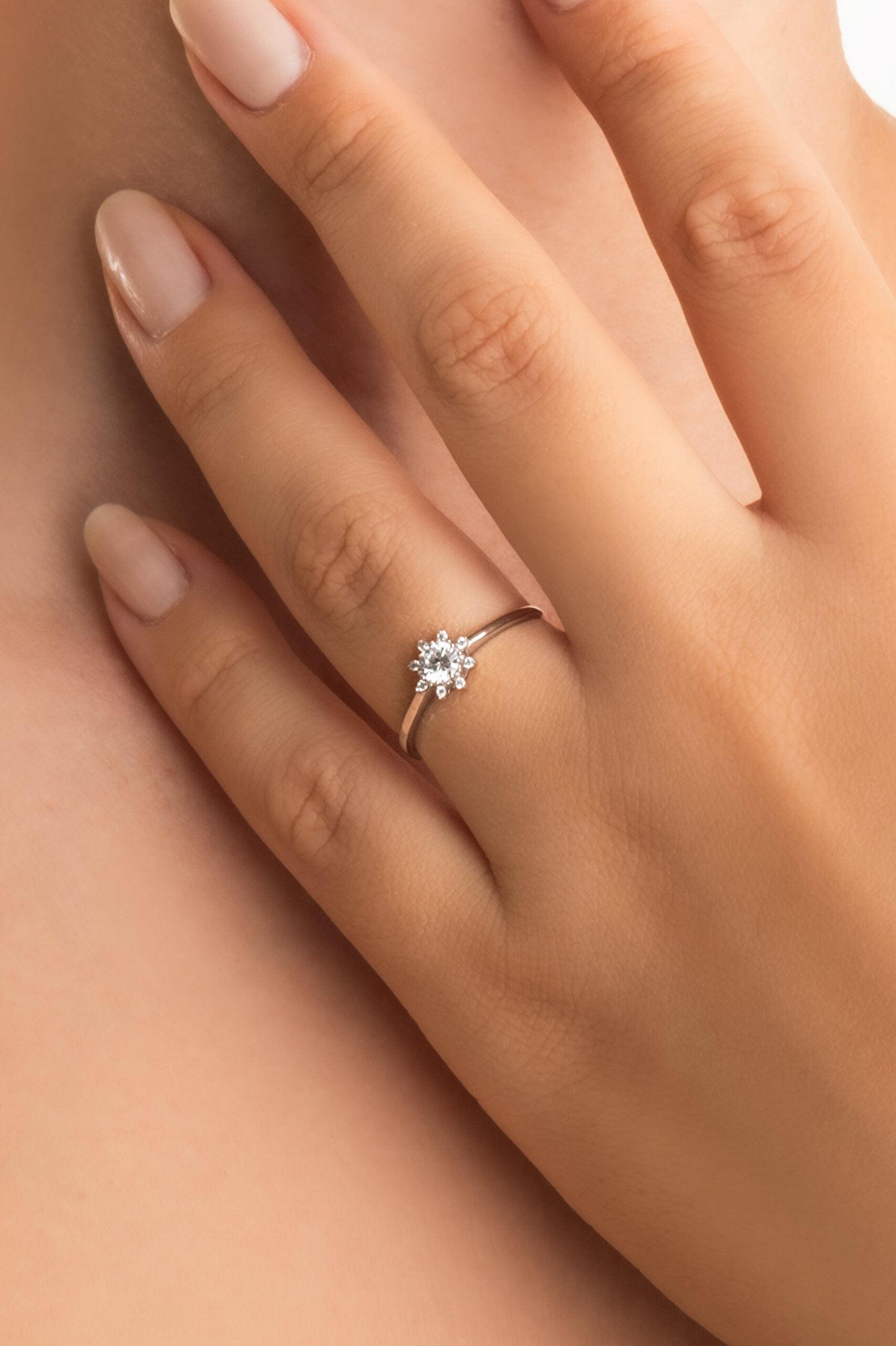 ⁠ Sonsuzluk Çiçeği 18 Ayar Beyaz Altın Kaplama Gümüş Yüzük_1}