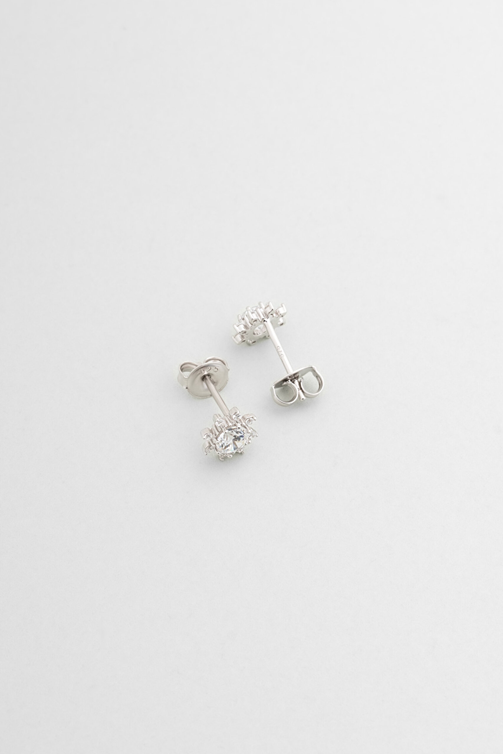 ⁠ Sonsuzluk Çiçeği 18 Ayar Beyaz Altın Kaplama Gümüş Küpe_0}