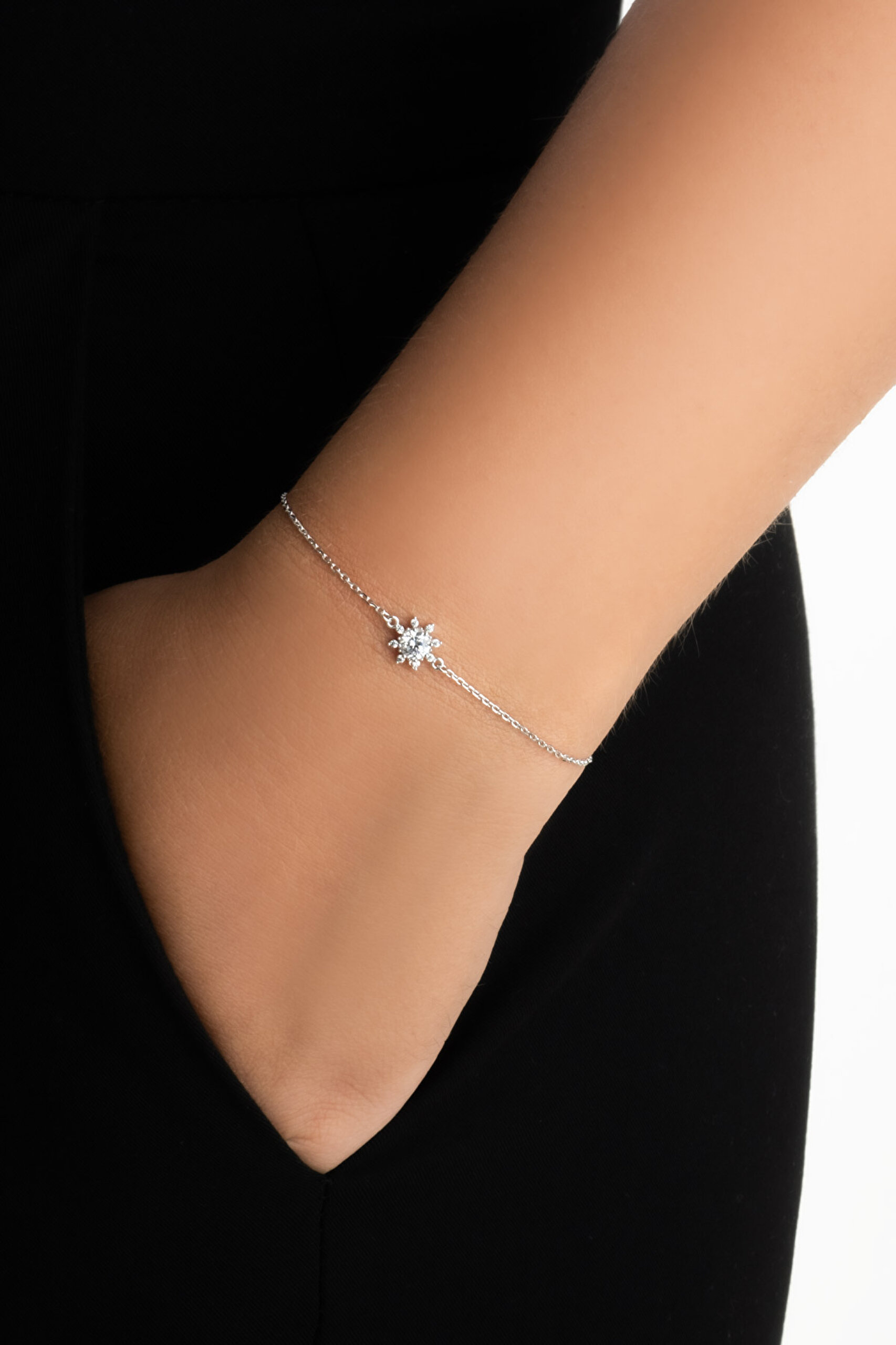 ⁠ Sonsuzluk Çiçeği 18 Ayar Beyaz Altın Kaplama 19 Cm Gümüş Bileklik_1}