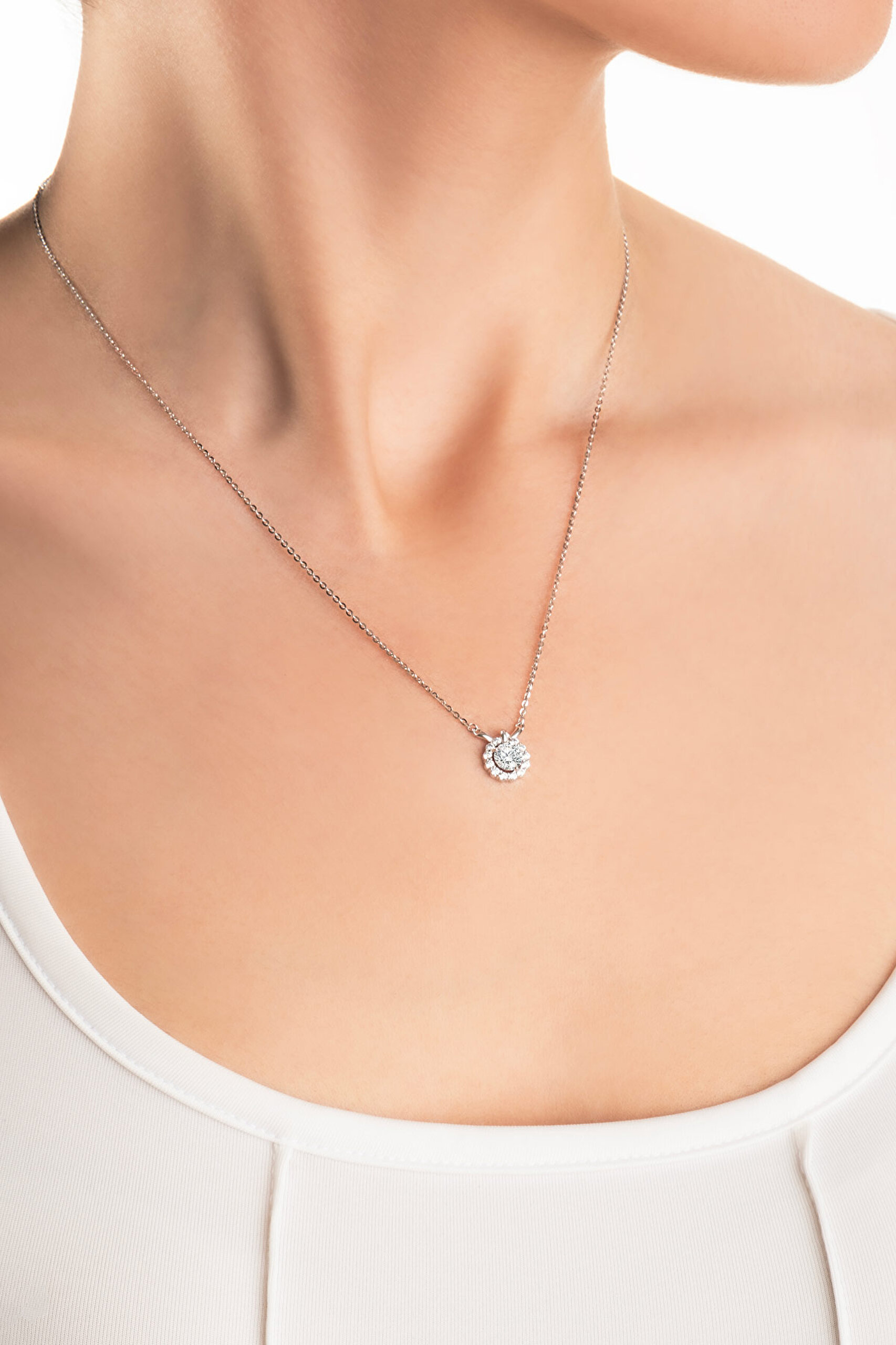 ⁠ Mozanit Çiçeği 18 Ayar Beyaz Altın Kaplama 46 Cm Gümüş Kolye_1}