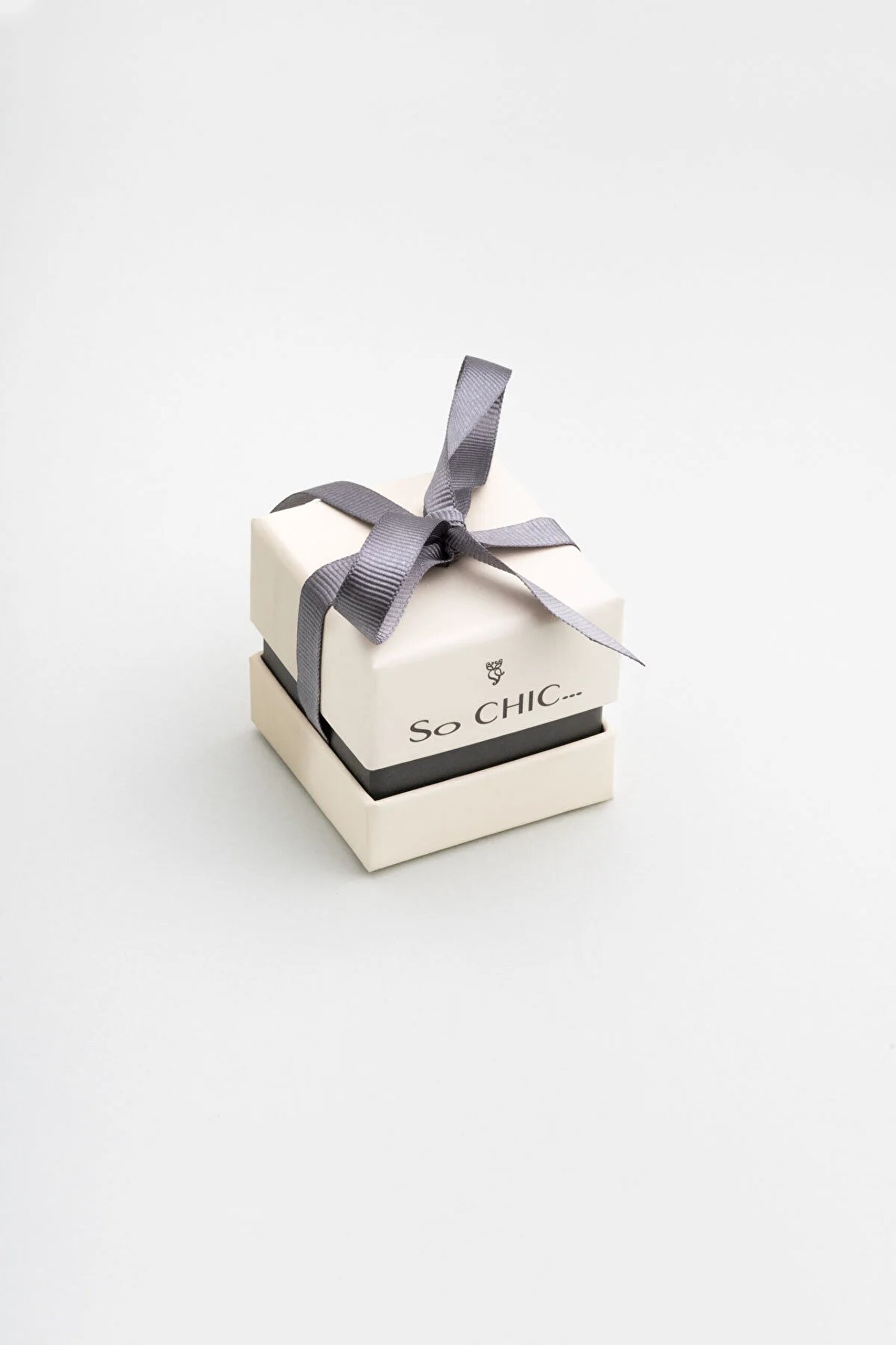 ⁠ Hürrem Sultan 18 Ayar Beyaz Altın Kaplama Gümüş Charm_7}