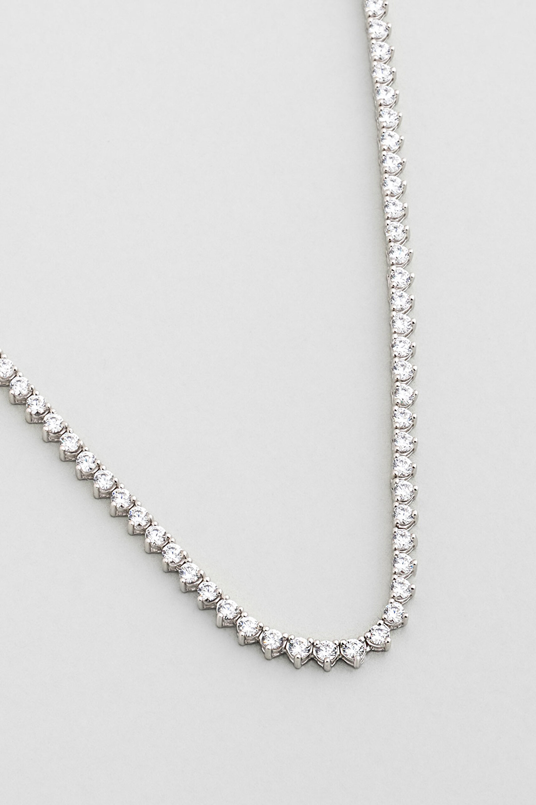 ⁠ So Chic... Zirkon Taşlı 18 Ayar Beyaz Altın Kaplama Gümüş Su Yolu Kolye_4}