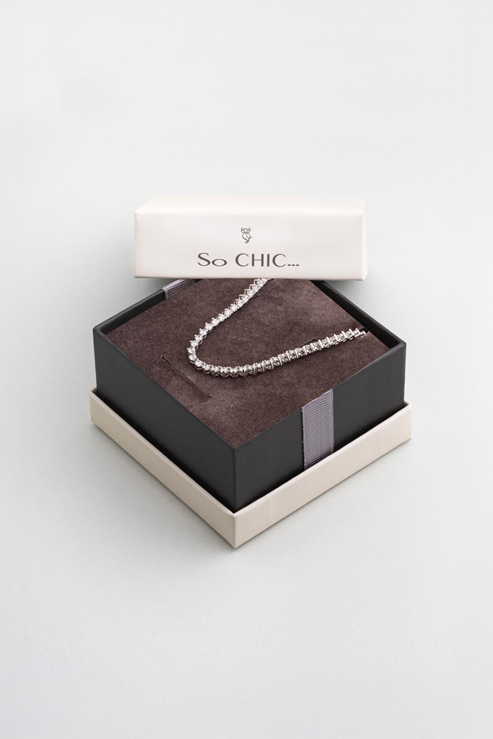 ⁠ So Chic... Zirkon Taşlı 18 Ayar Beyaz Altın Kaplama Gümüş Su Yolu Kolye_6}