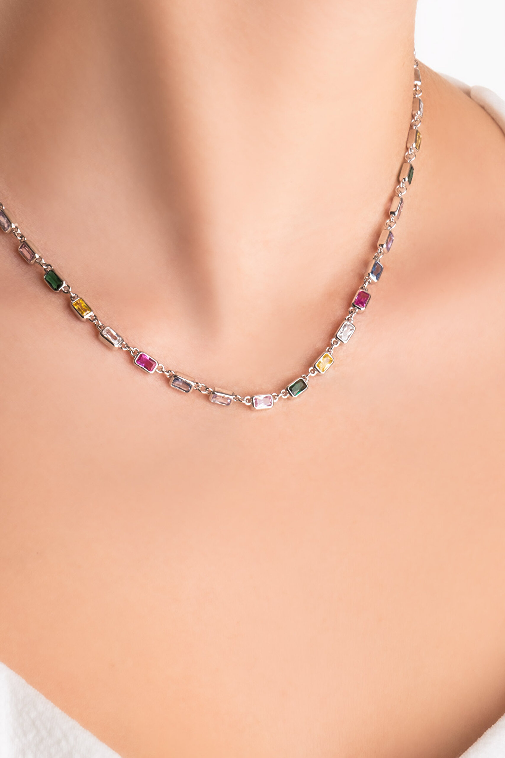 ⁠ Renk Masalı 18 Ayar Beyaz Altın Kaplama 45 Cm Gümüş Kolye_1}