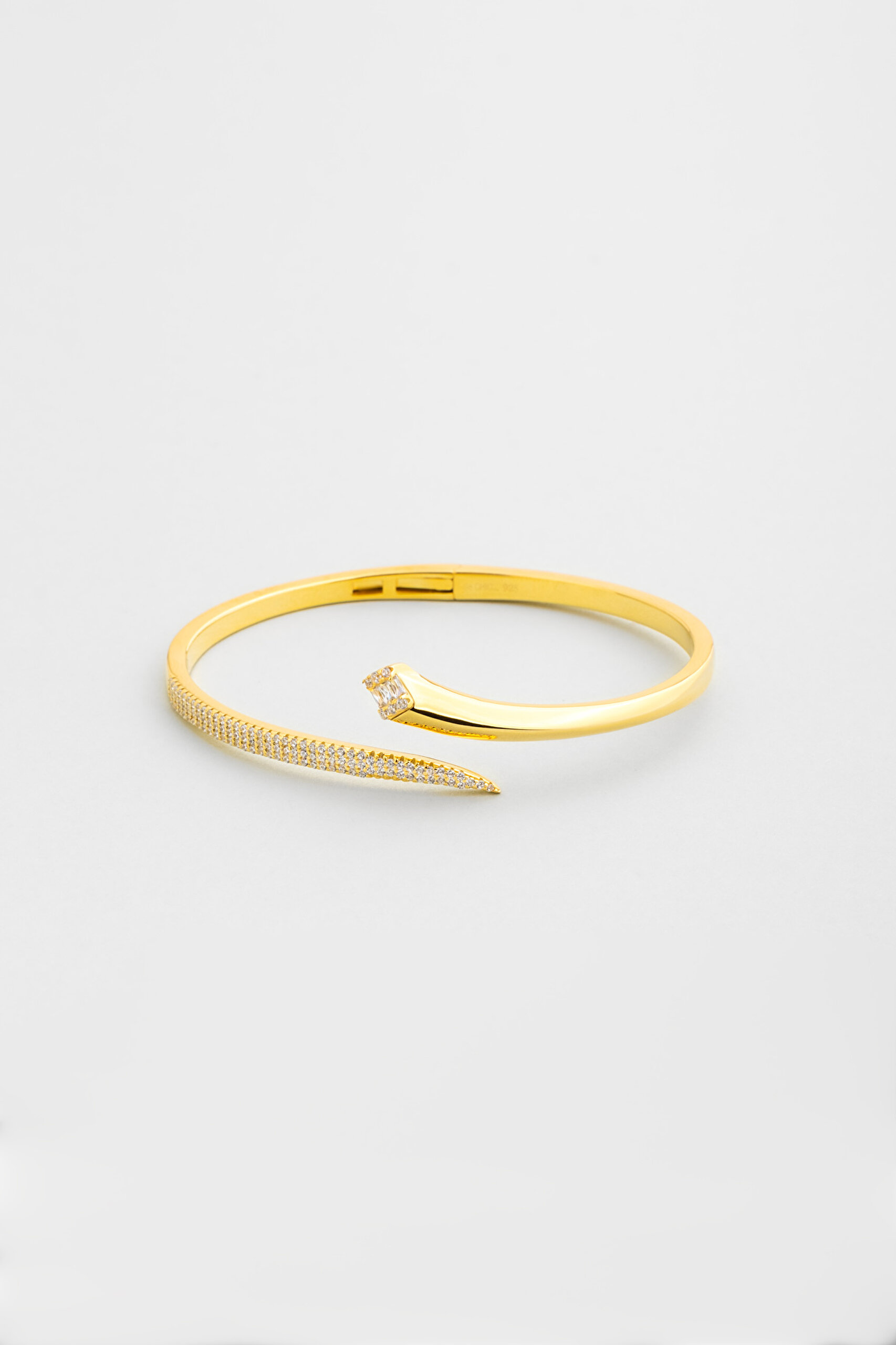 ⁠ Ophidia 18 Ayar Sarı Altın Kaplama Gümüş Kelepçe Bileklik_0}