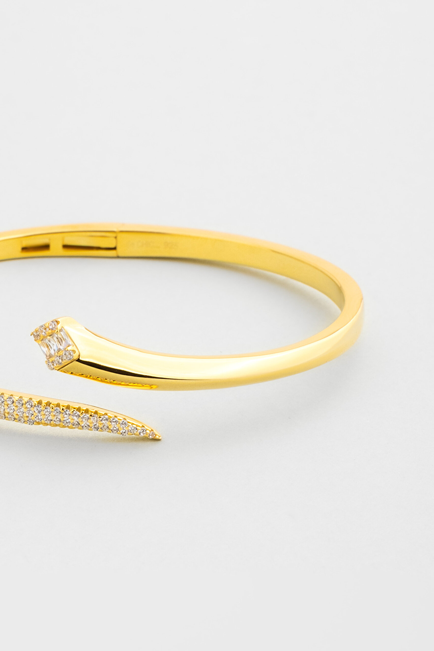 ⁠ Ophidia 18 Ayar Sarı Altın Kaplama Gümüş Kelepçe Bileklik_4}